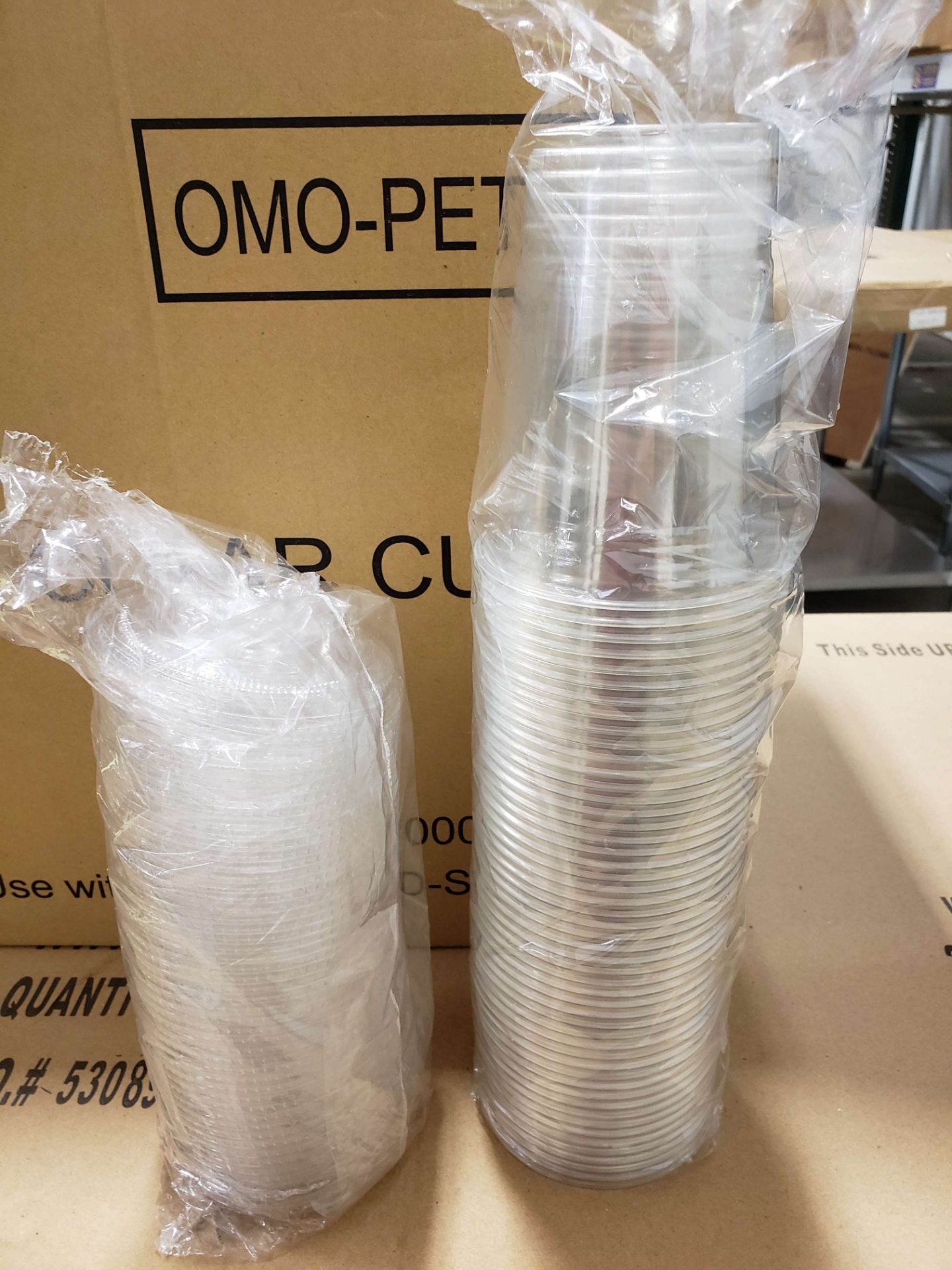 16 oz Clear Plastic Glasses & Lids - Lot of 400 Each - Image 2 of 2