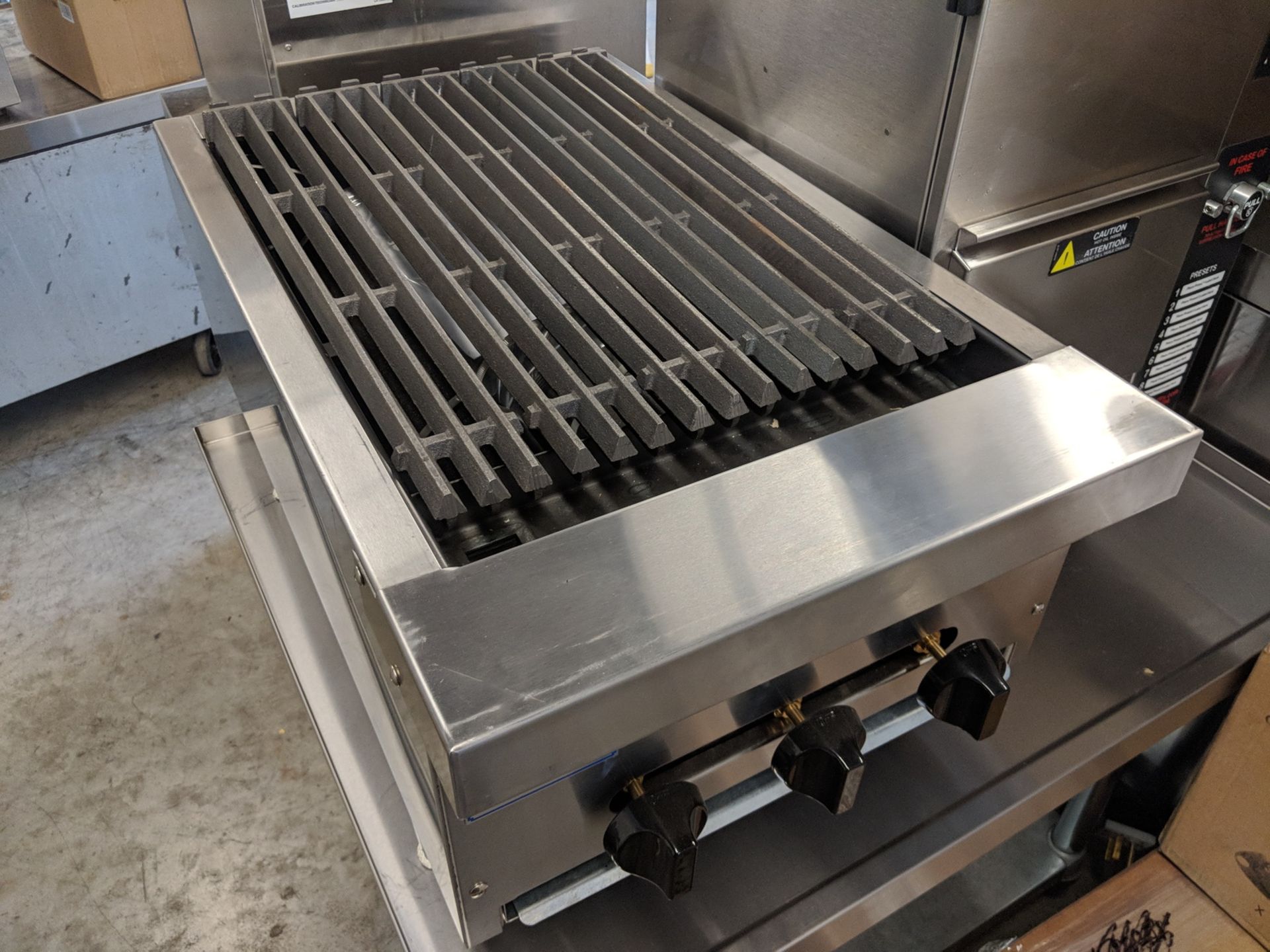 Stratus 18" Natural Gas Charbroiler, 45K BTU