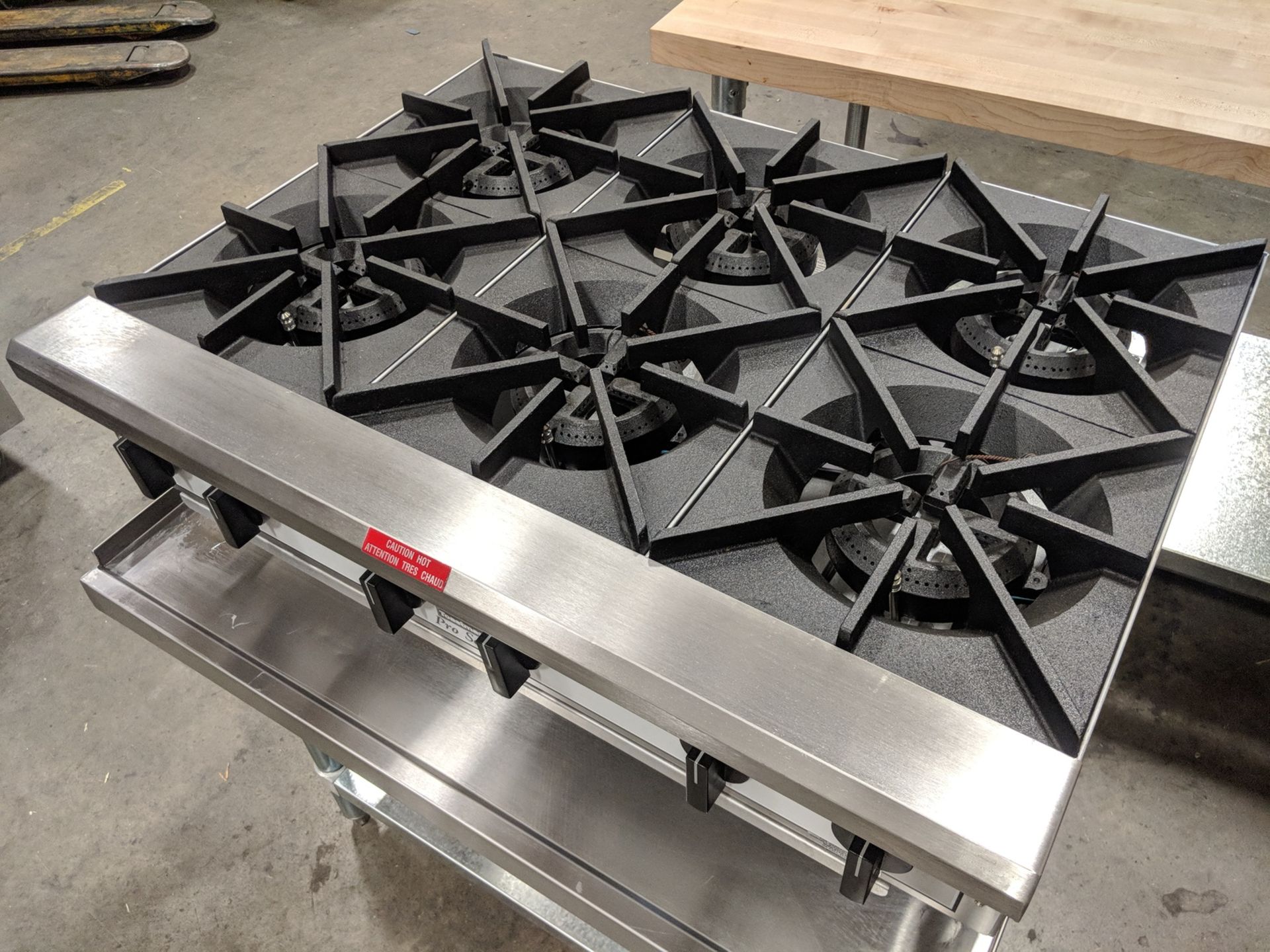 36" Six Burner Gas Hotplate 132K BTU, Toastmaster TMHP6 includes Stand - Image 4 of 5