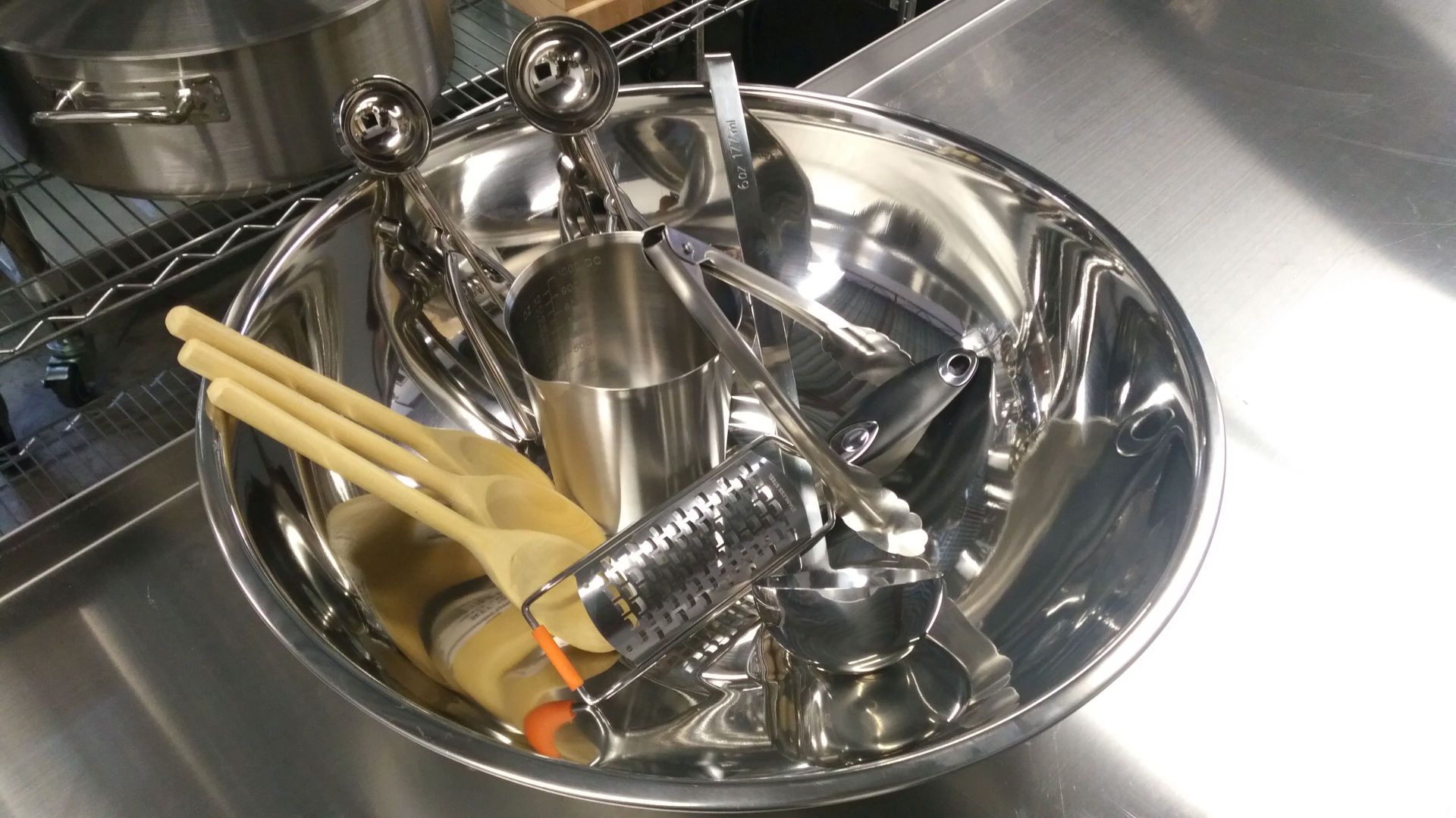 16qt Mixing Bowl Kitchen Tools Set - Lot of 10 Pieces - Image 3 of 4