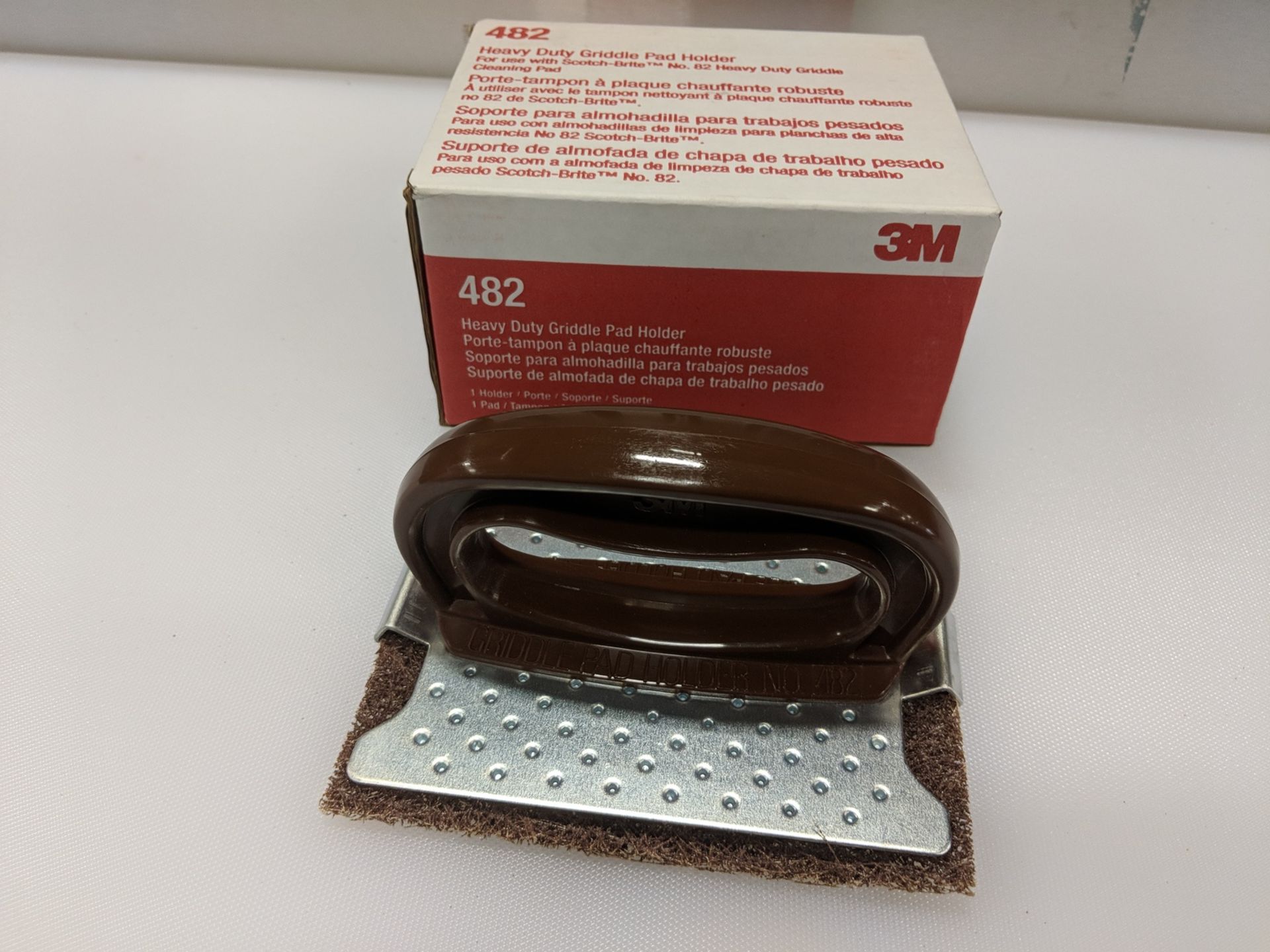 3M 482 Griddle Pad Holder with Griddle Cleaning Pad