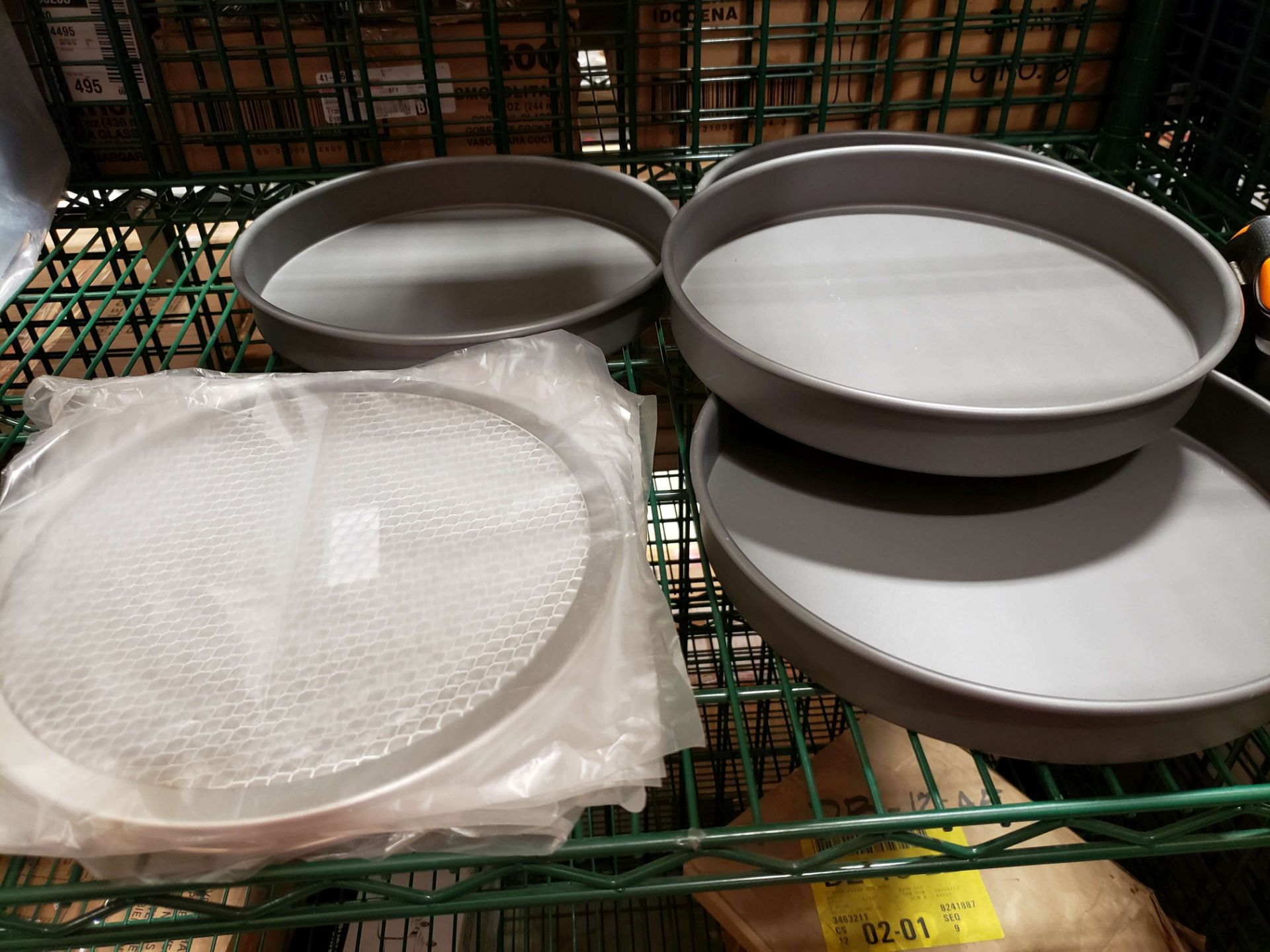 10" x 1.5" Deep Pizza Pans (4) with 10" Pizza Screens (6) - 1Lot