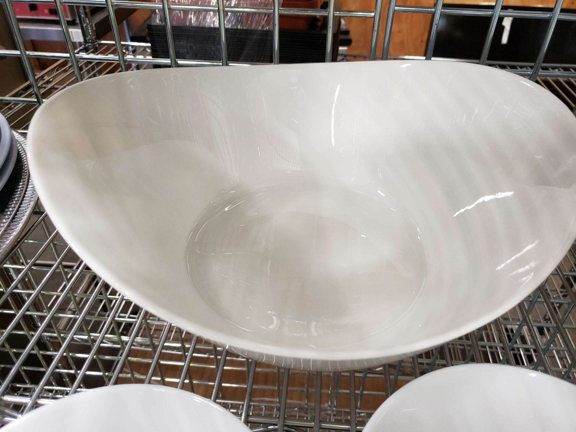 White Design Bowls & Platters (7 Pieces Total) - 1 Lot - Image 2 of 5