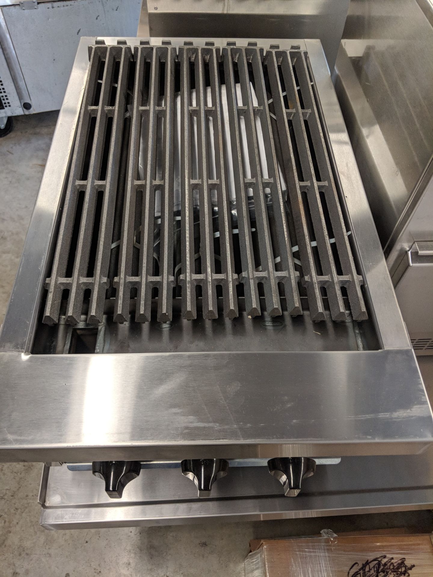 Stratus 18" Natural Gas Charbroiler, 45K BTU - Image 2 of 3