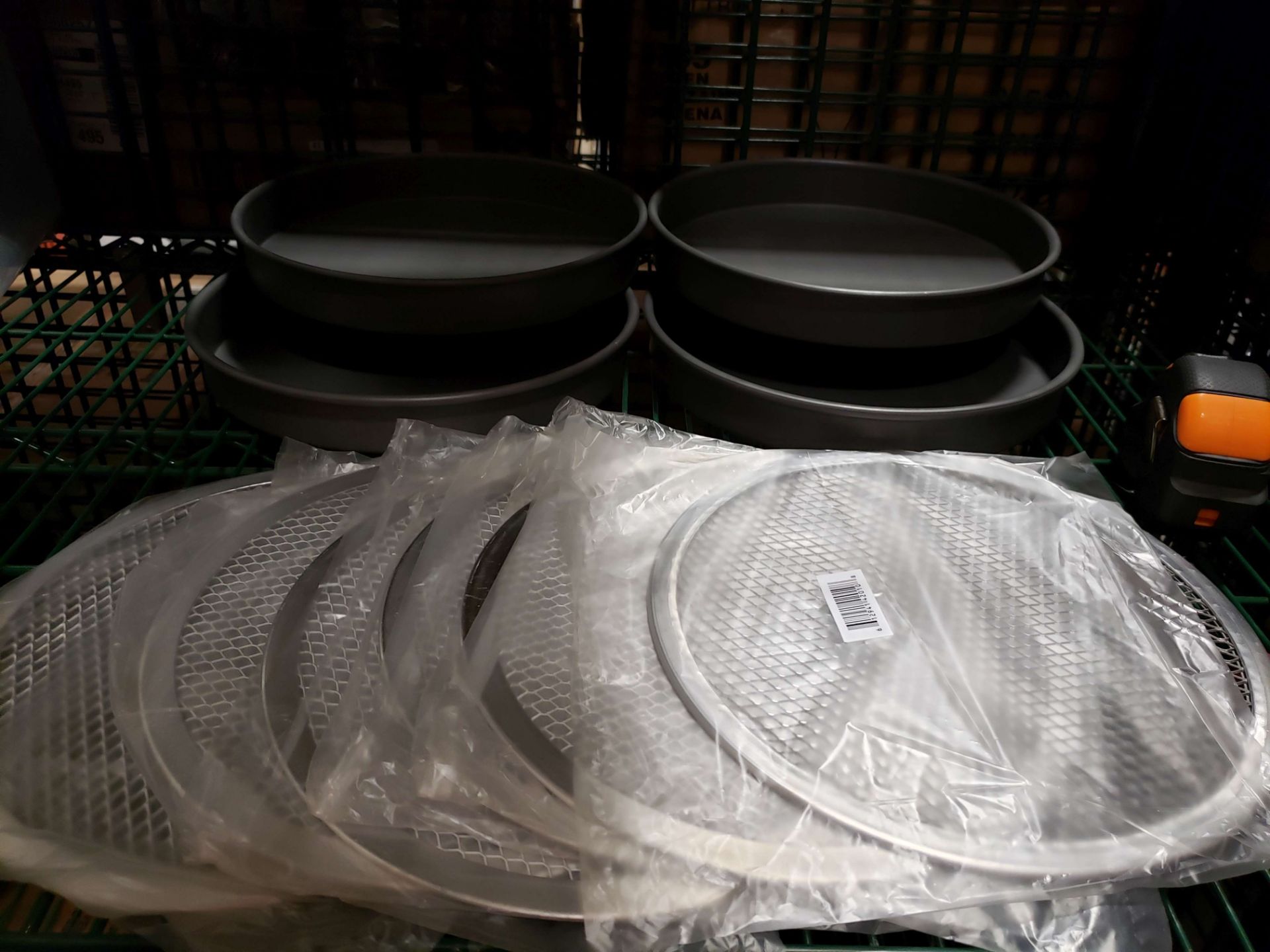 10" x 1.5" Deep Pizza Pans (4) with 10" Pizza Screens (6) - 1Lot - Image 4 of 5