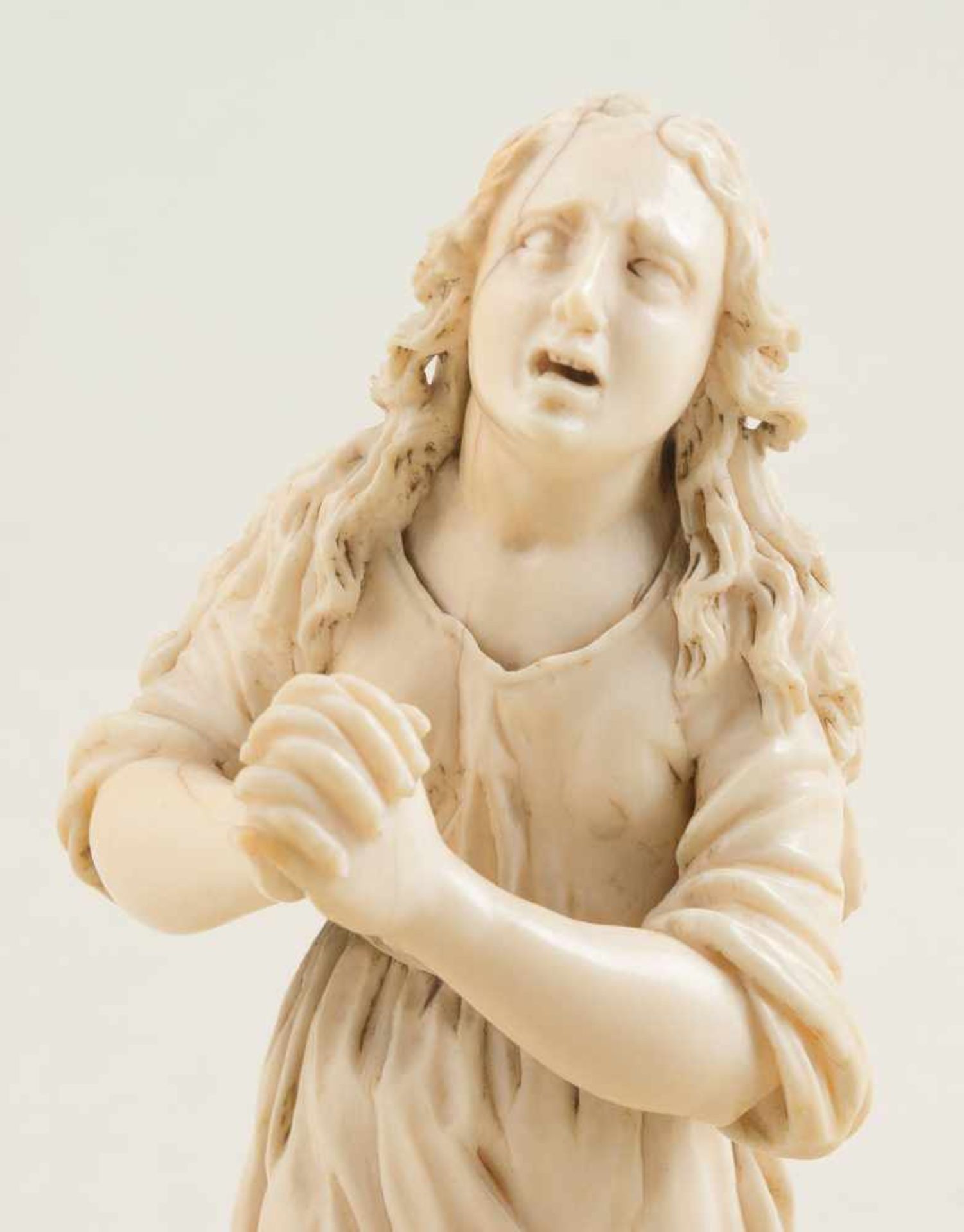 María Magdalena. Grupo en marfil esculpido. Circa 1700.Mary Magdalene Sculpted ivory group. Circa - Bild 6 aus 6