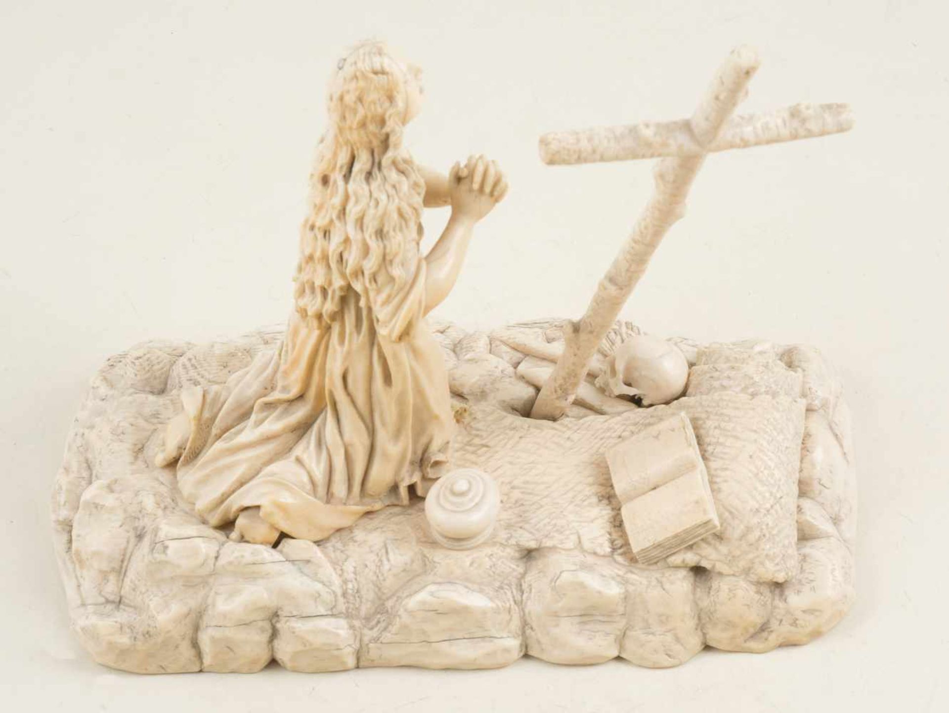 María Magdalena. Grupo en marfil esculpido. Circa 1700.Mary Magdalene Sculpted ivory group. Circa - Bild 3 aus 6
