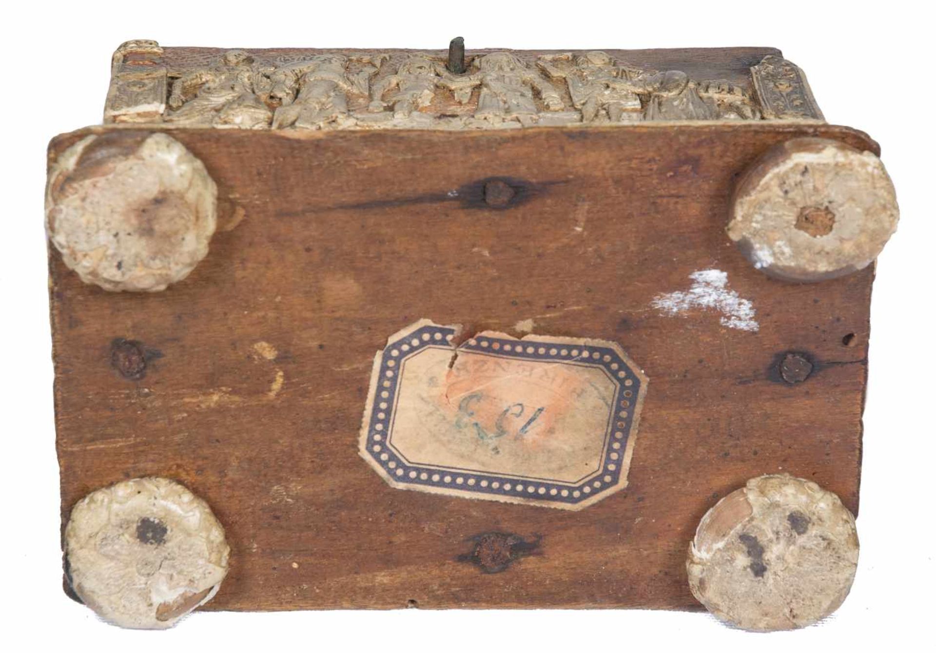 Small "a pastiglia" golden chest, with a wooden interior. Bottega dei trionif romani. Northeast of - Bild 6 aus 9