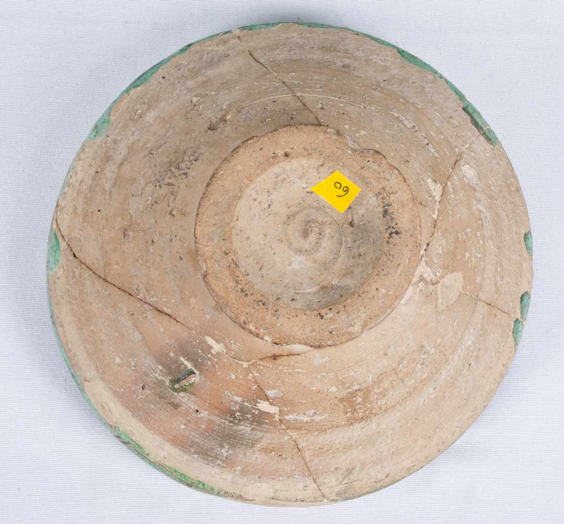 Pottery plate. Seljuk. Anatolia. 12th century. 7 x 19 cm. - Bild 4 aus 5