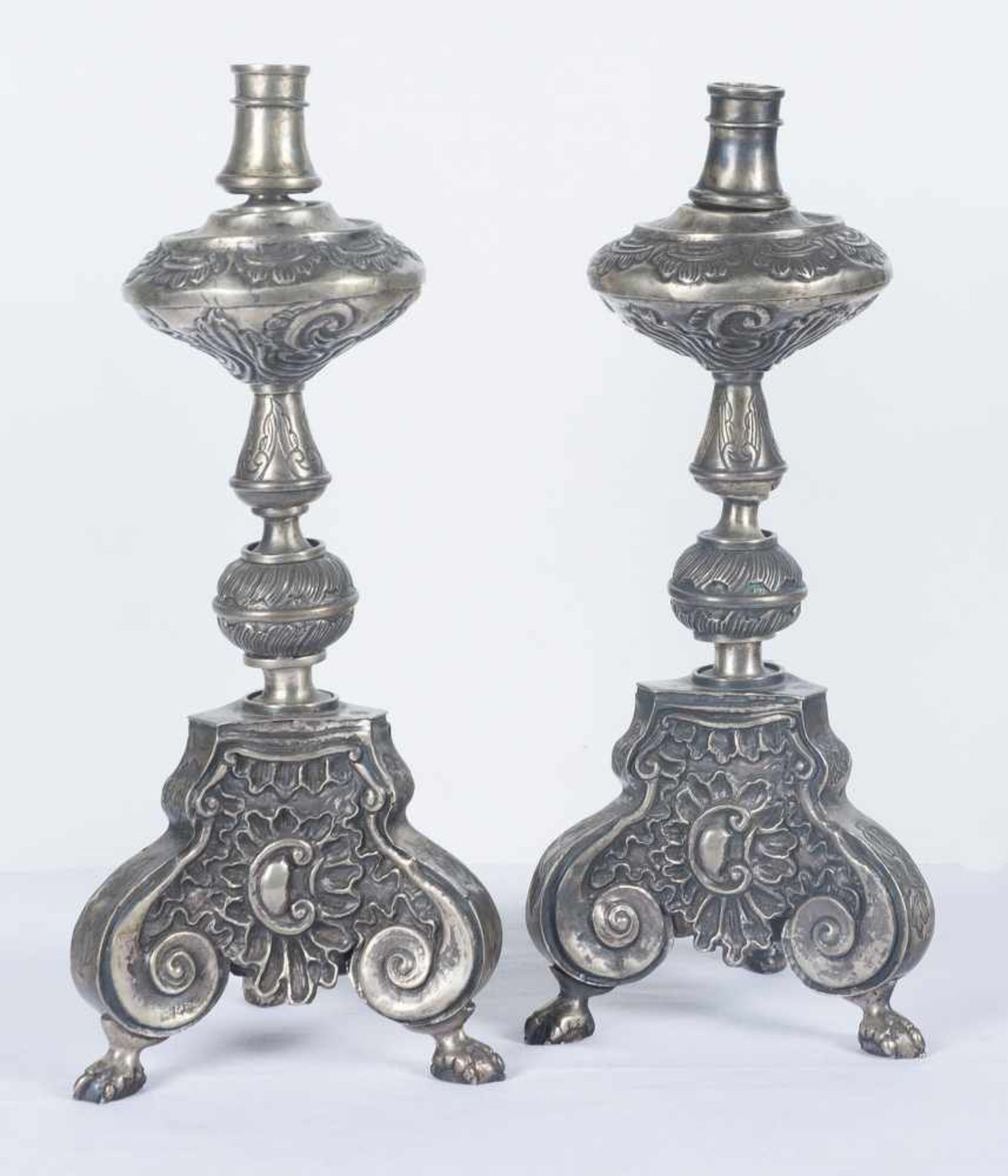 Pair of embossed silver candlesticks with wooden interior. 18th century. Height: 30,5 cm. each.