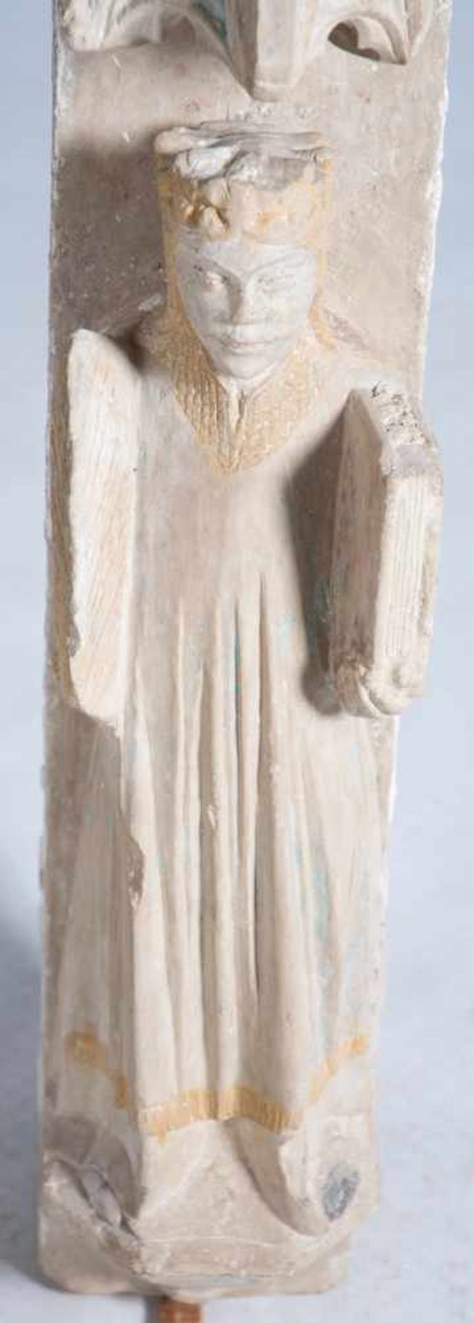 Saint Large stone sculpture with polychrome residue. Gothic. 14th century. Architectural style - Bild 7 aus 9