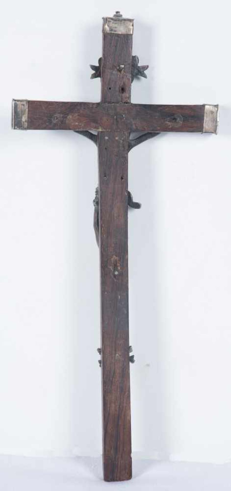 Crucifix. Silver Christ with a wooden cross with silver attached to it. 17th century. 21,2 x 9,5 - Bild 3 aus 3