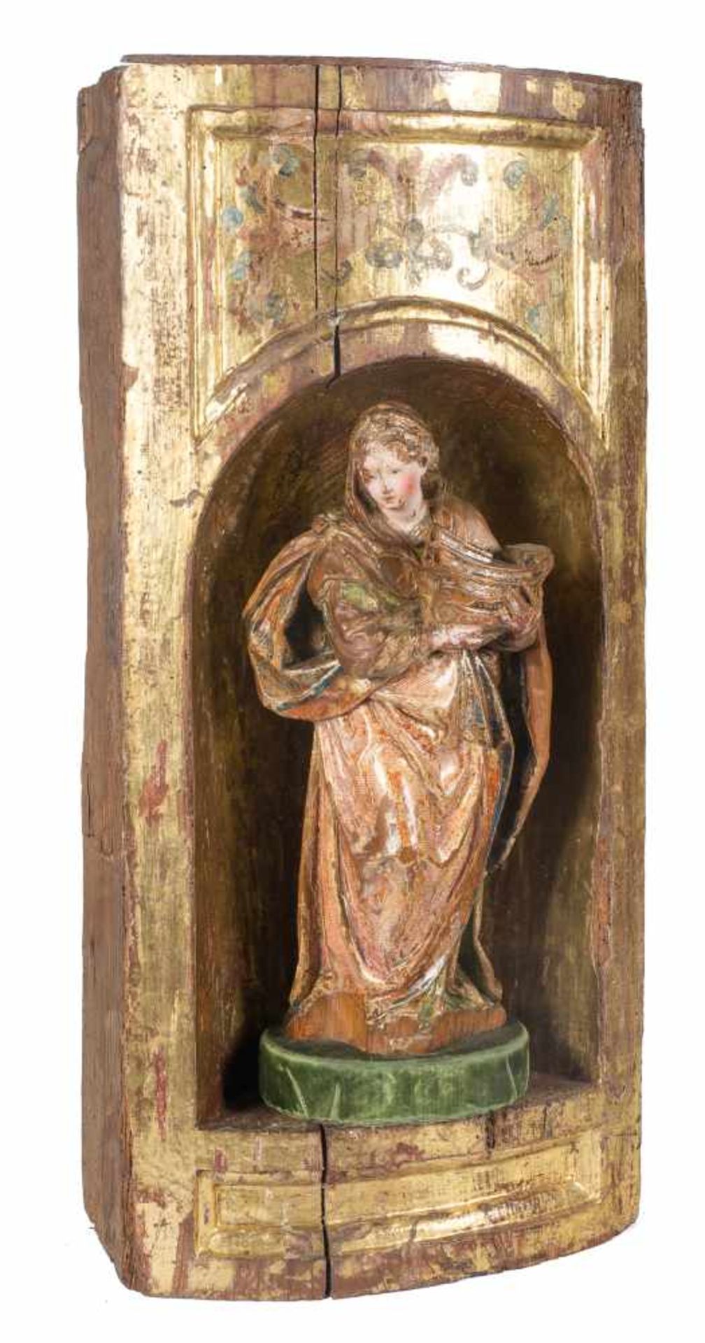 Saint Ursula. Carved, gilded and polychromed wooden sculpture. 16th century. In its carved and