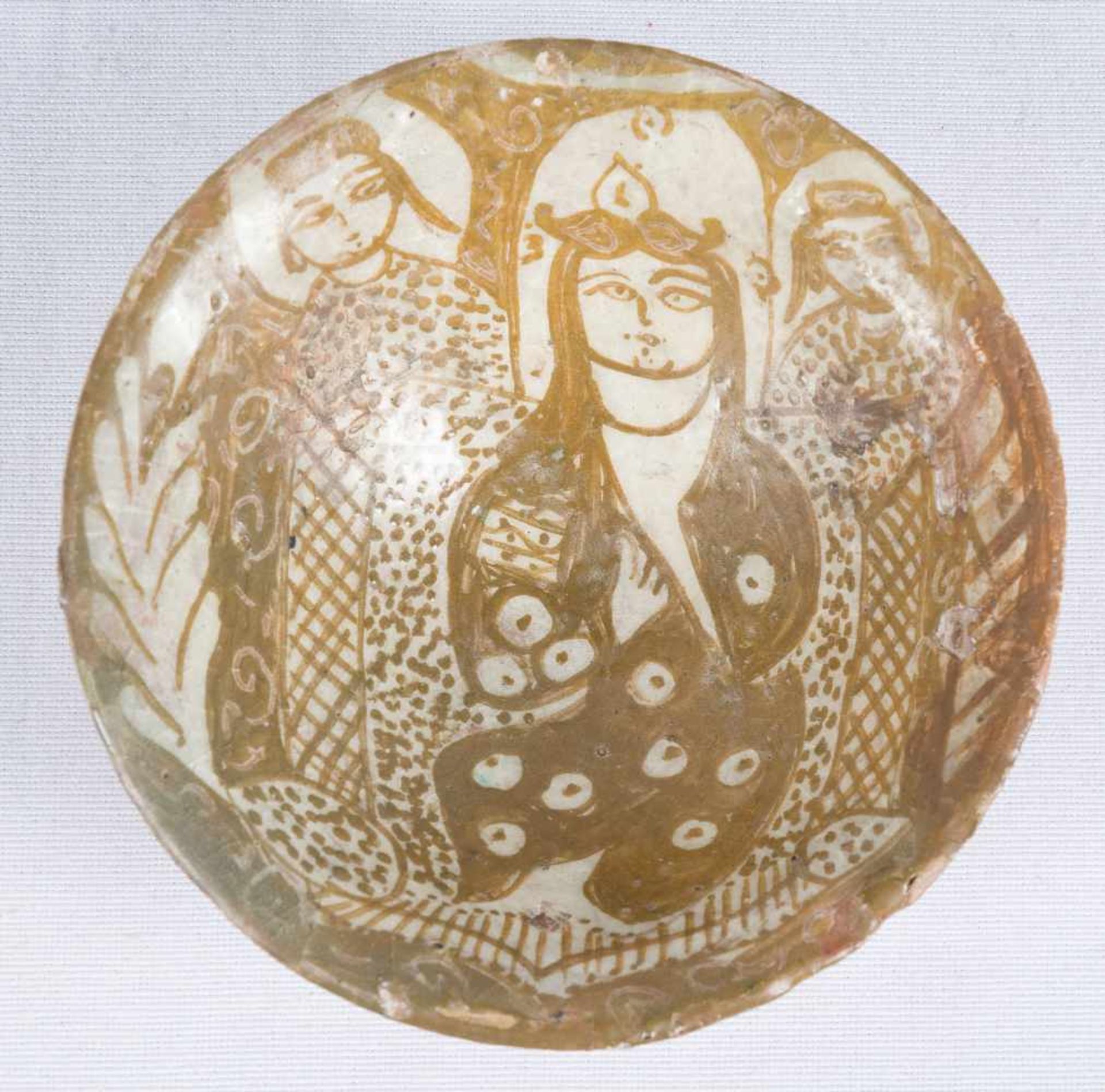 Metallic pottery plate. Nishapur. Iran. 10th century. 3,5 x 11 cm. - Bild 3 aus 4