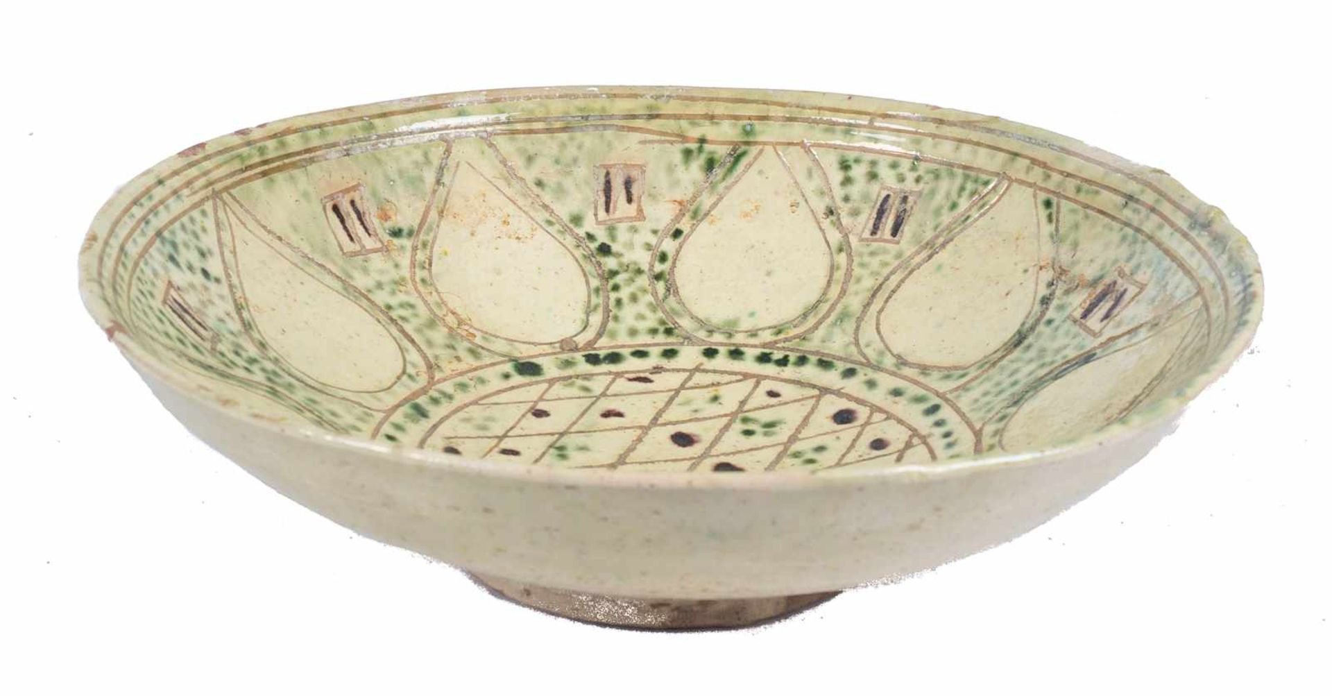 Pottery plate. Seljuk. 14th – 15th century. 6 x 22 cm.