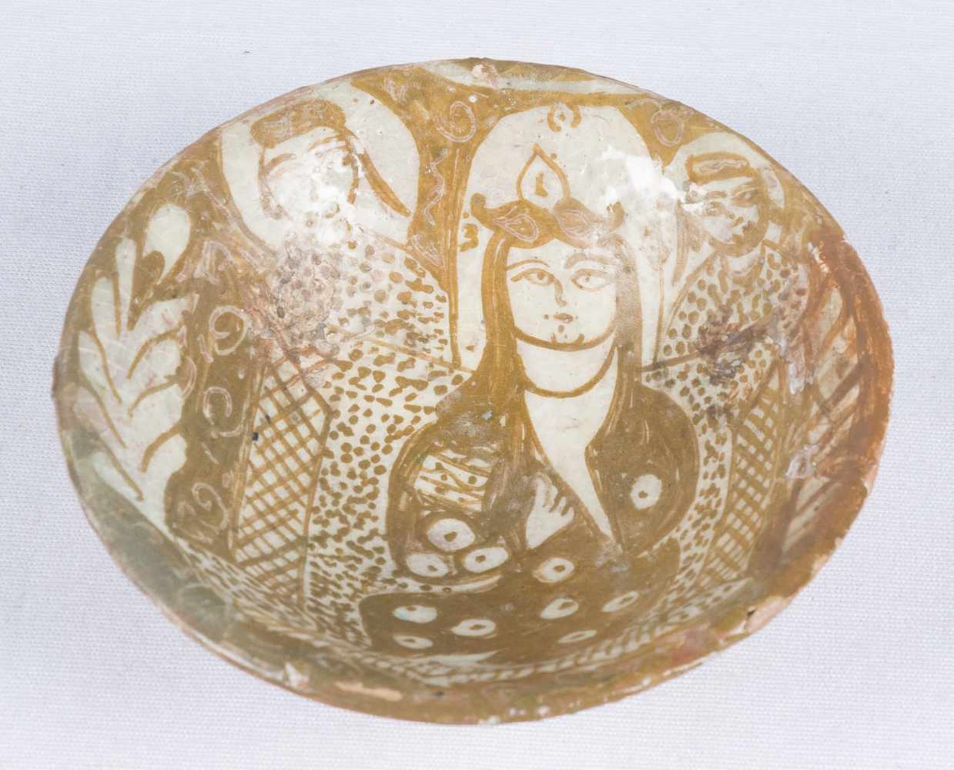 Metallic pottery plate. Nishapur. Iran. 10th century. 3,5 x 11 cm. - Bild 2 aus 4