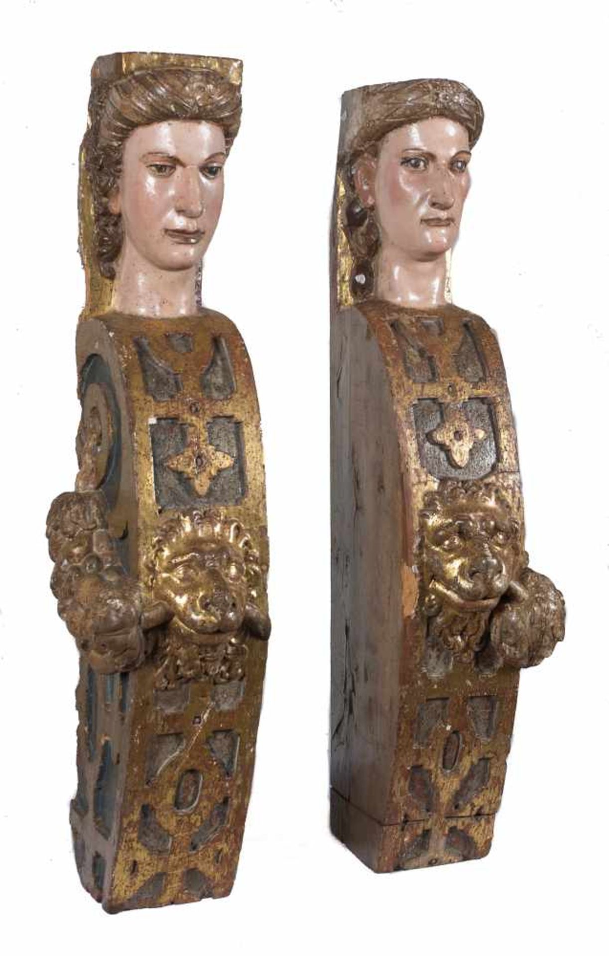 Pair of carved, gilded and polychromed wooden caryatids. 16th century. 84 x 18 x 30 cm. each. - Bild 2 aus 5