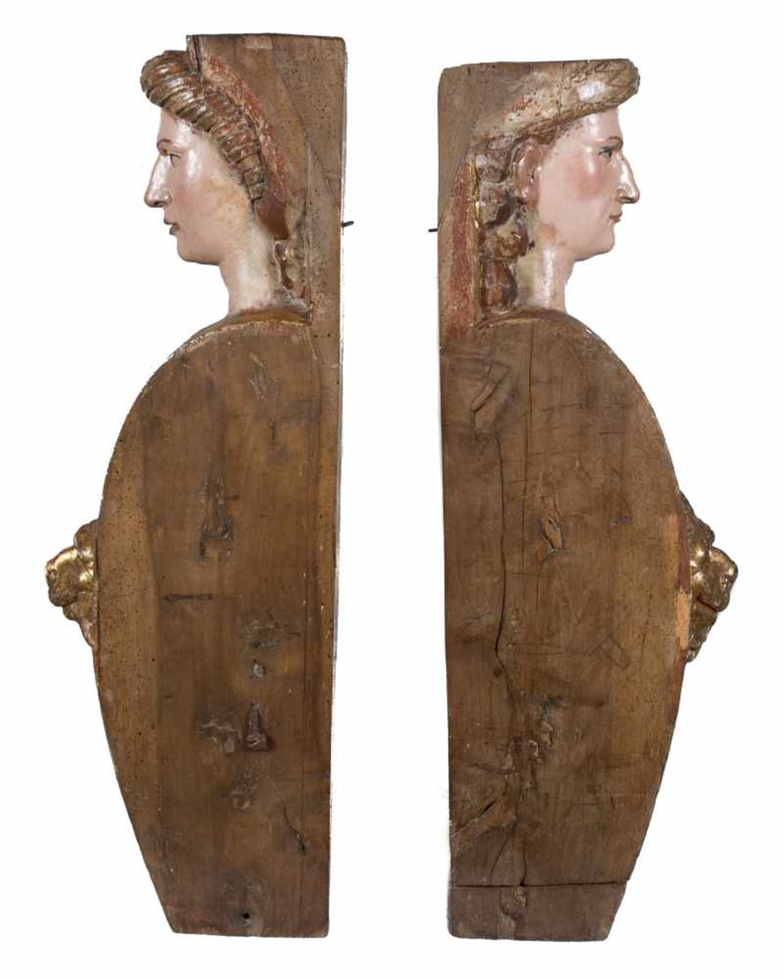 Pair of carved, gilded and polychromed wooden caryatids. 16th century. 84 x 18 x 30 cm. each. - Bild 5 aus 5