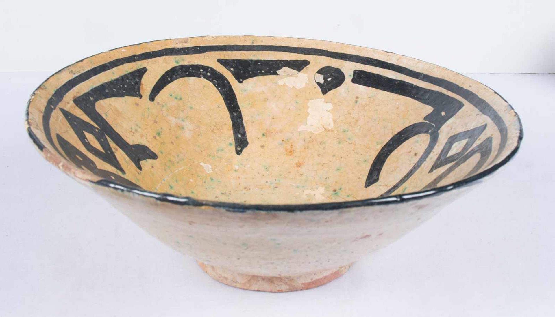 Pottery plate. Nishapur. Iran. 12th century. With a Kufic inscription. 9 x 25,5 cm. - Bild 4 aus 4