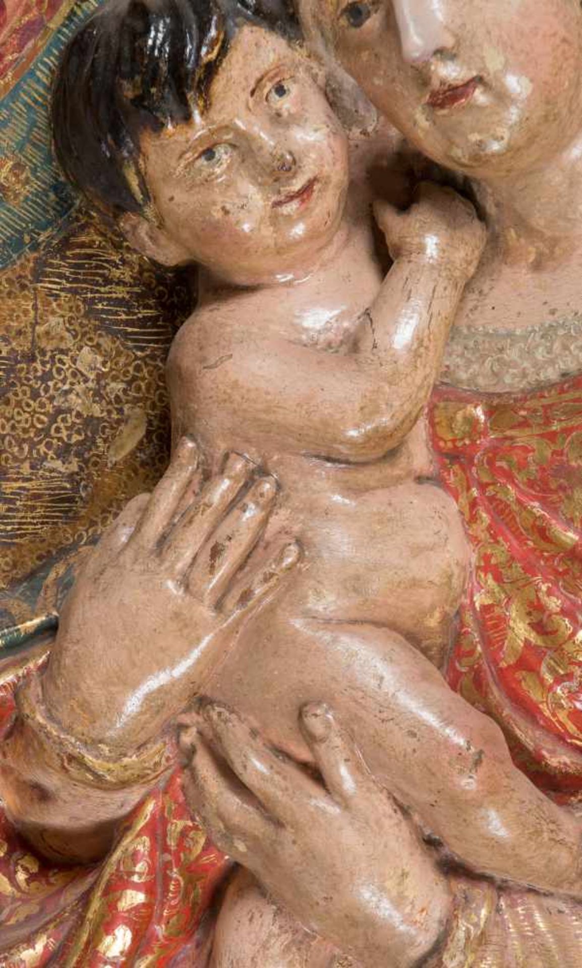 "Virgin and Child". Carved, polychromed and gilded wood relief. 17th century. 51 x 44 cm.- - -22. - Bild 4 aus 5