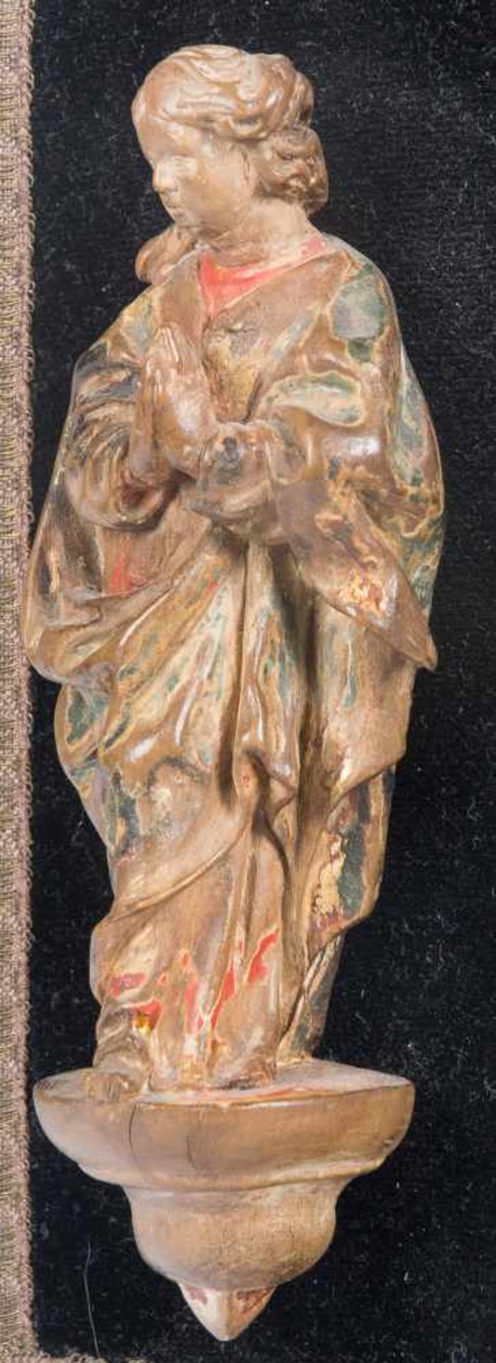 "Virgin Mary". Small sculpture in carved and polychromed wood. Granada. Circa 1600.Height: 14.5 cm.- - Bild 3 aus 4