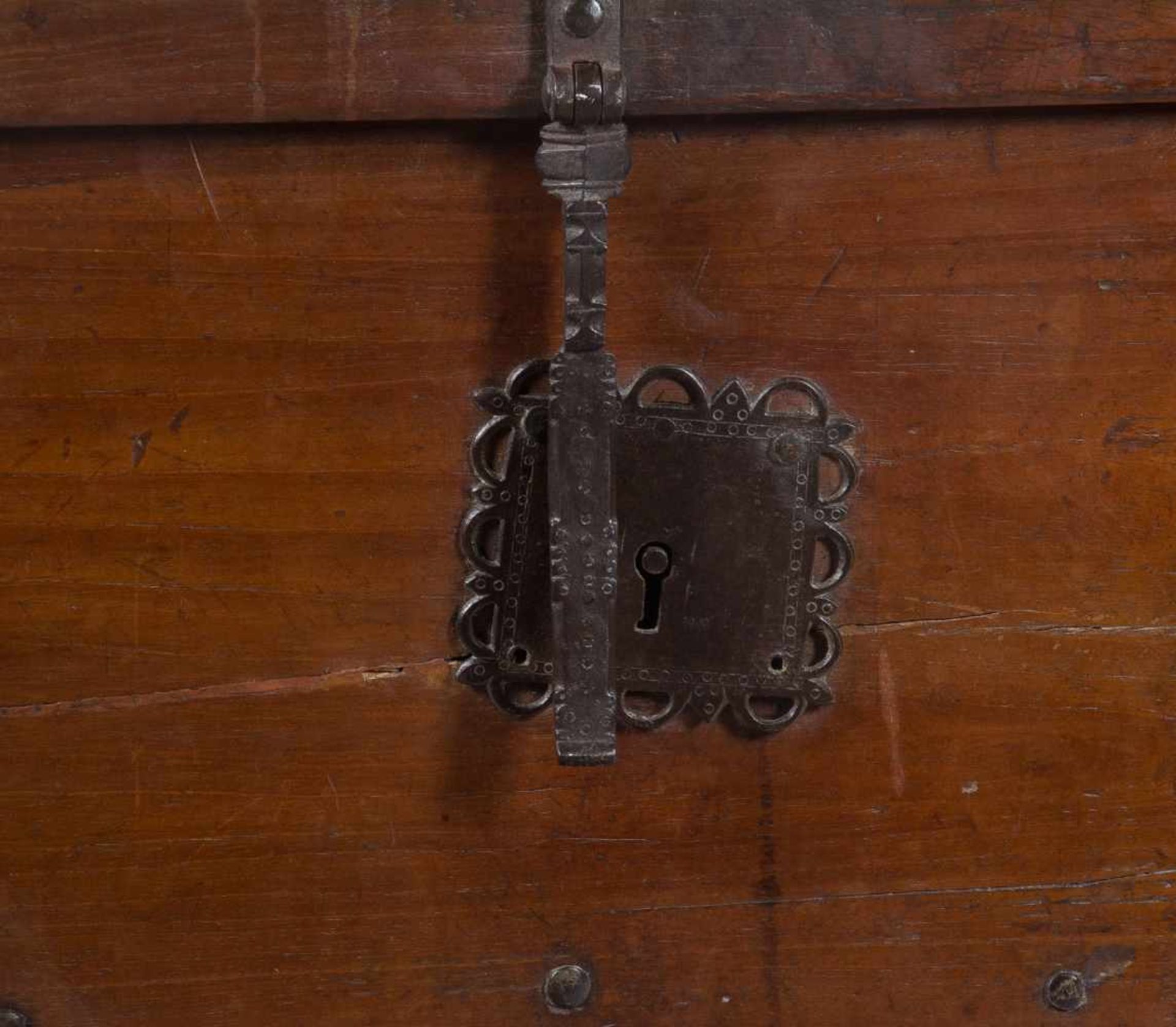 Wooden chest writing desk with iron fixtures. 16th century.The folding cover hides the inner drawers - Bild 2 aus 5