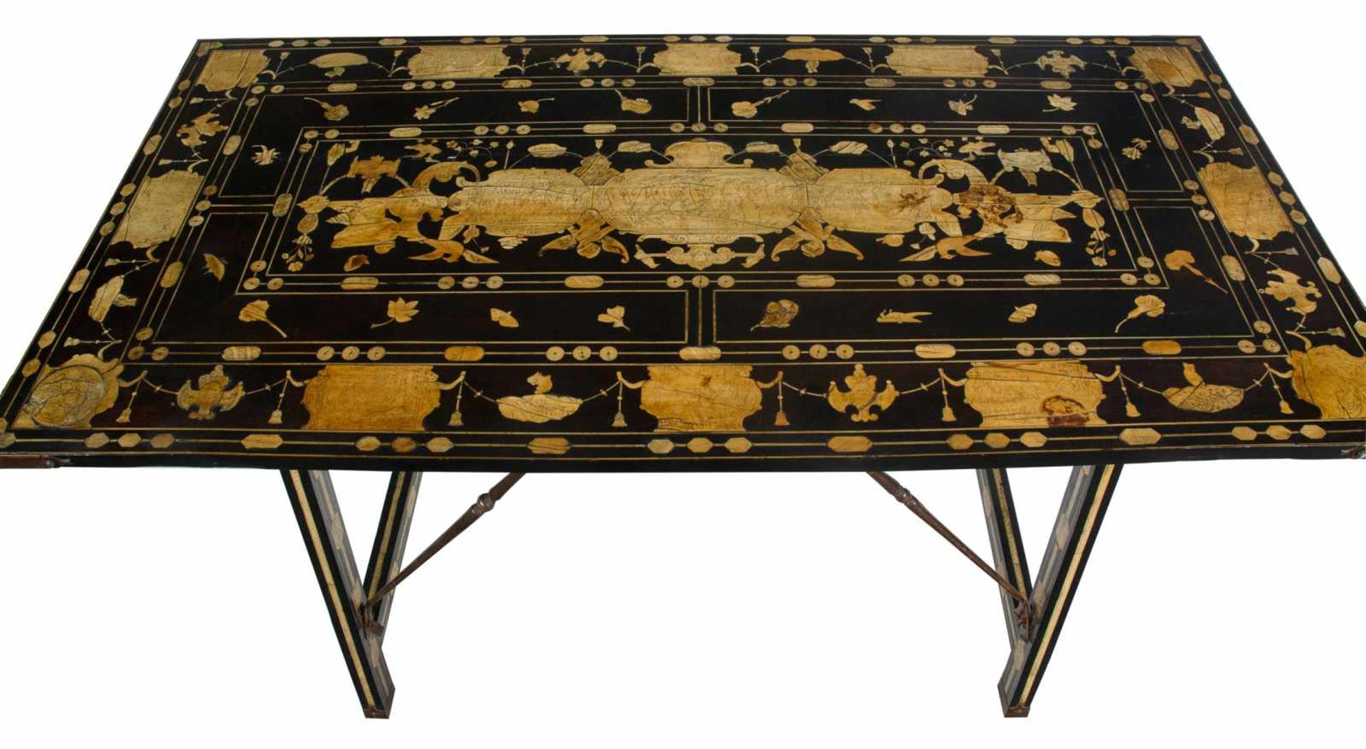 Table veneered in ebony with engraved, inked ivory plates and iron fittings. Naples, Italy. Late - Bild 11 aus 15