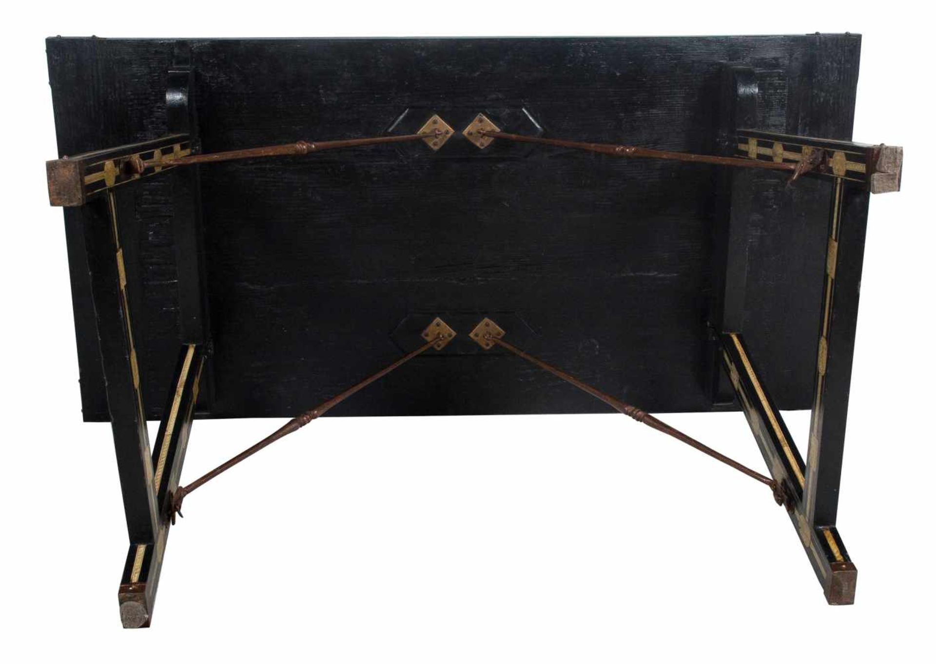 Table veneered in ebony with engraved, inked ivory plates and iron fittings. Naples, Italy. Late - Bild 4 aus 15