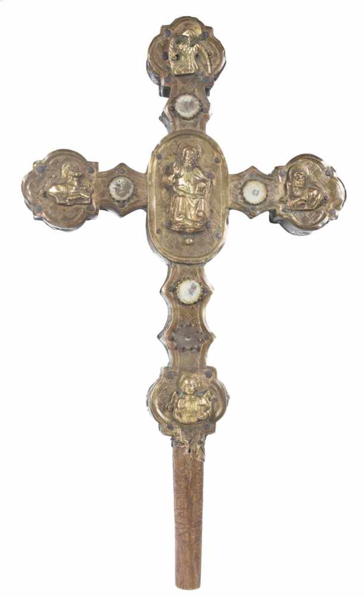 Gilded and embossed copper processional cross with cabochons and gilded copper applications, on a - Bild 9 aus 12