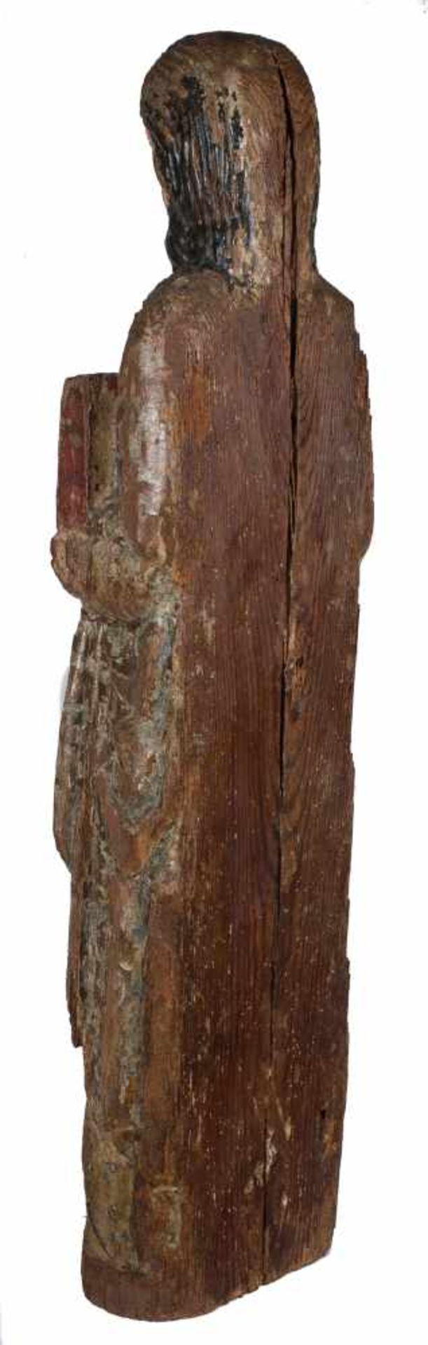 "Saint". Carved and polychromed wooden sculpture. Romanesque. Catalan School. 13th century.. - Bild 6 aus 7