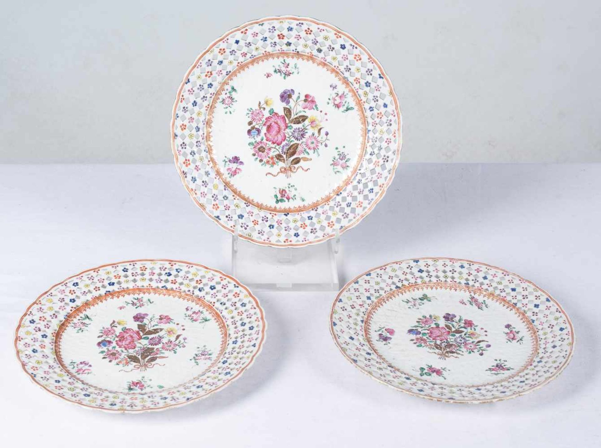 Set of five pieces from a Chinese porcelain tableware set for the East India Company. Famille - Bild 2 aus 6