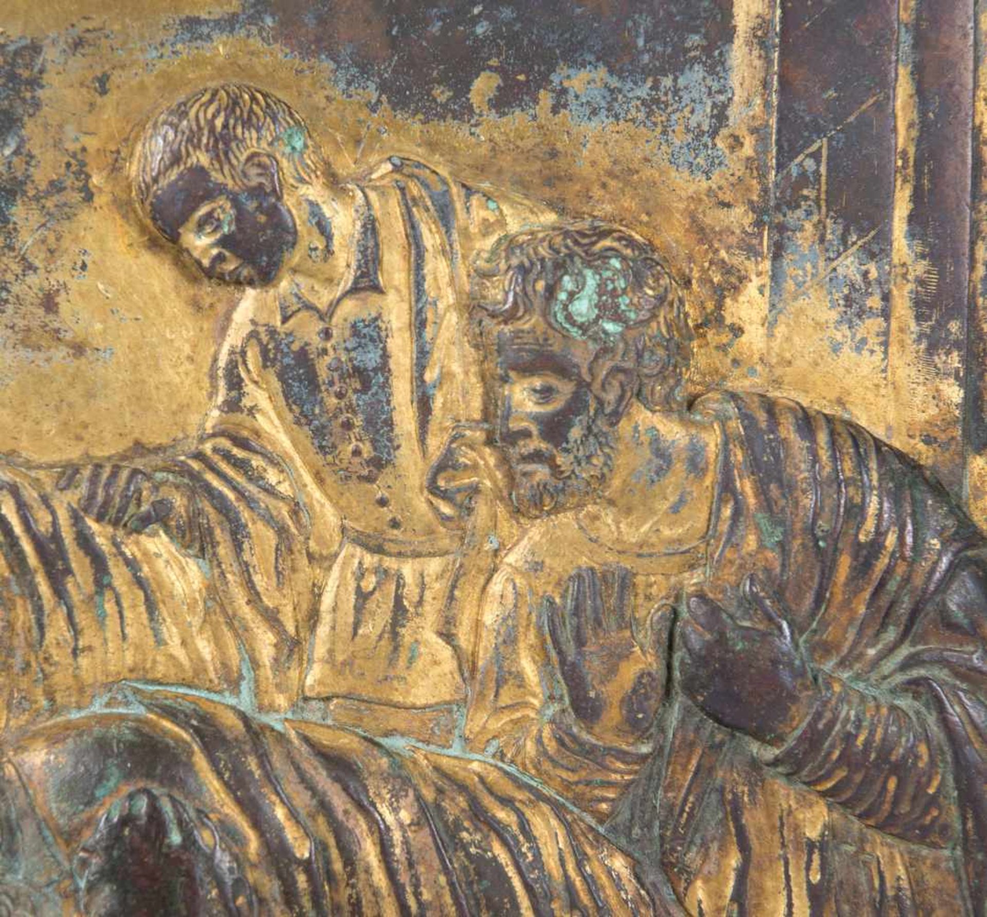 Chased and gilded copper bas-relief in. Italy. Circa 1500.Magnificent bas-relief in which the - Bild 3 aus 5
