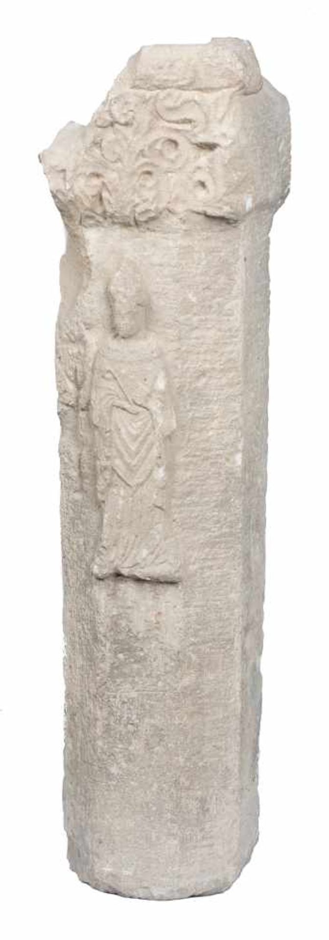 Sculpted stone architectural element. Gothic. 14th century.On the back is the figure of a finely - Bild 3 aus 5