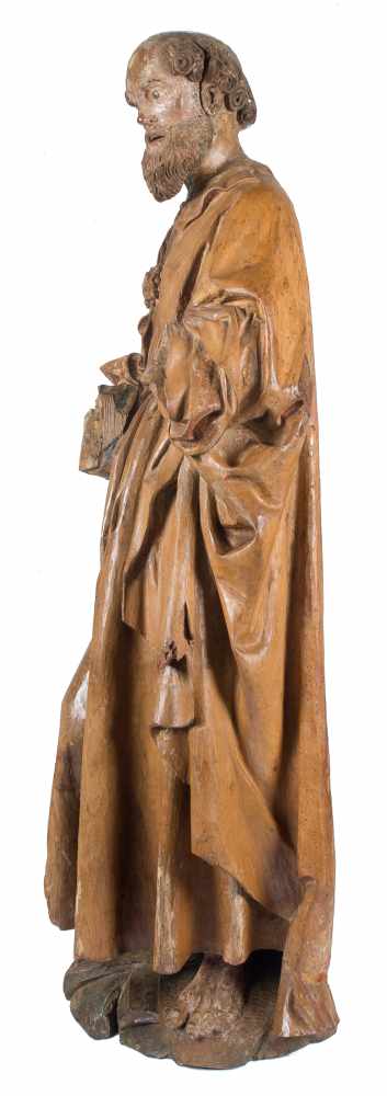 "Saint Peter". Carved oak wood sculpture with polychrome residue. Dutch or German School. Circa - Image 5 of 6