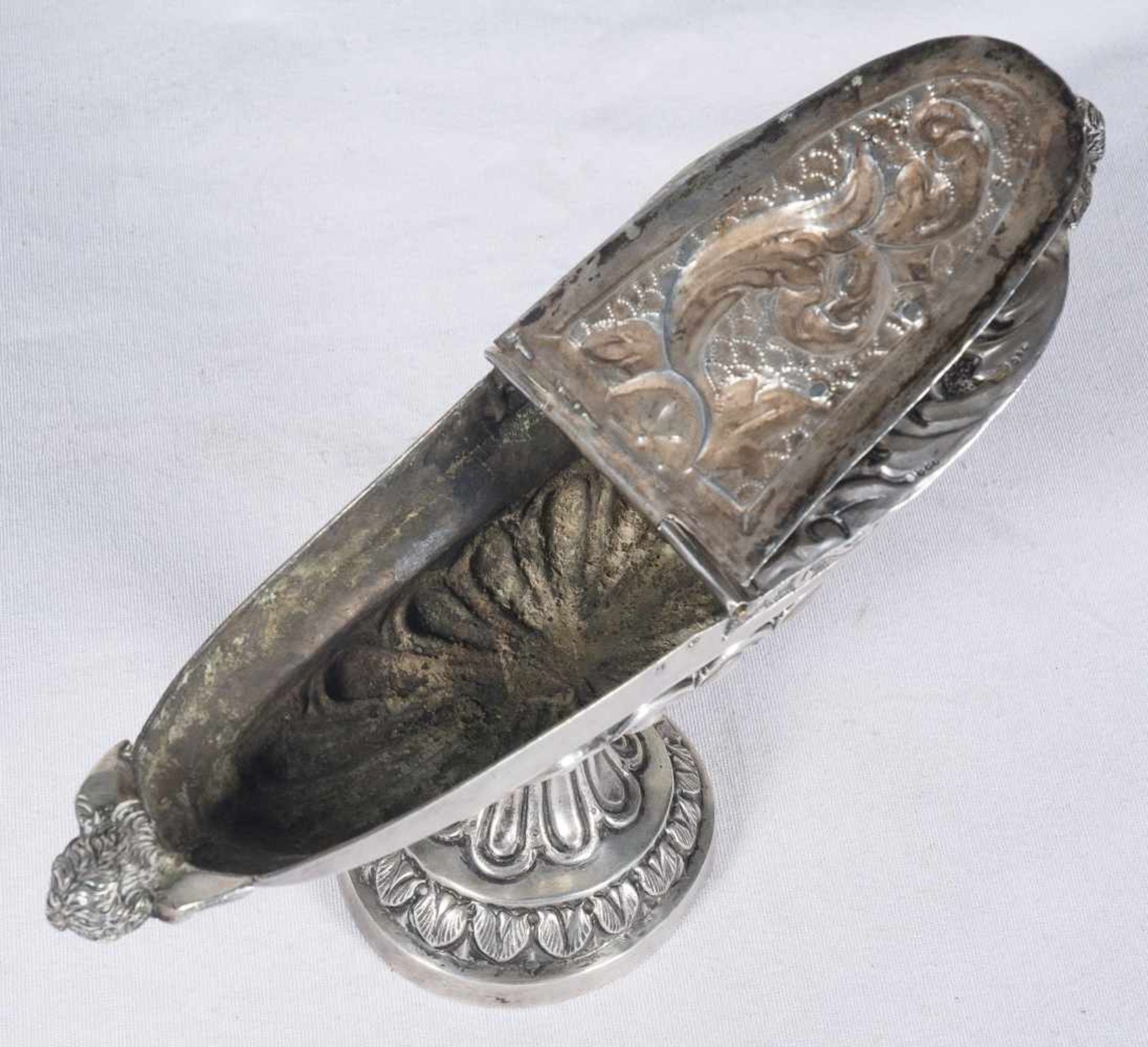 Embossed and chased silver incense burner. Marked. Possibly Italian. 17th – 18th century. 13,5 x - Bild 4 aus 6