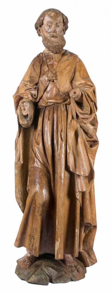 "Saint Peter". Carved oak wood sculpture with polychrome residue. Dutch or German School. Circa