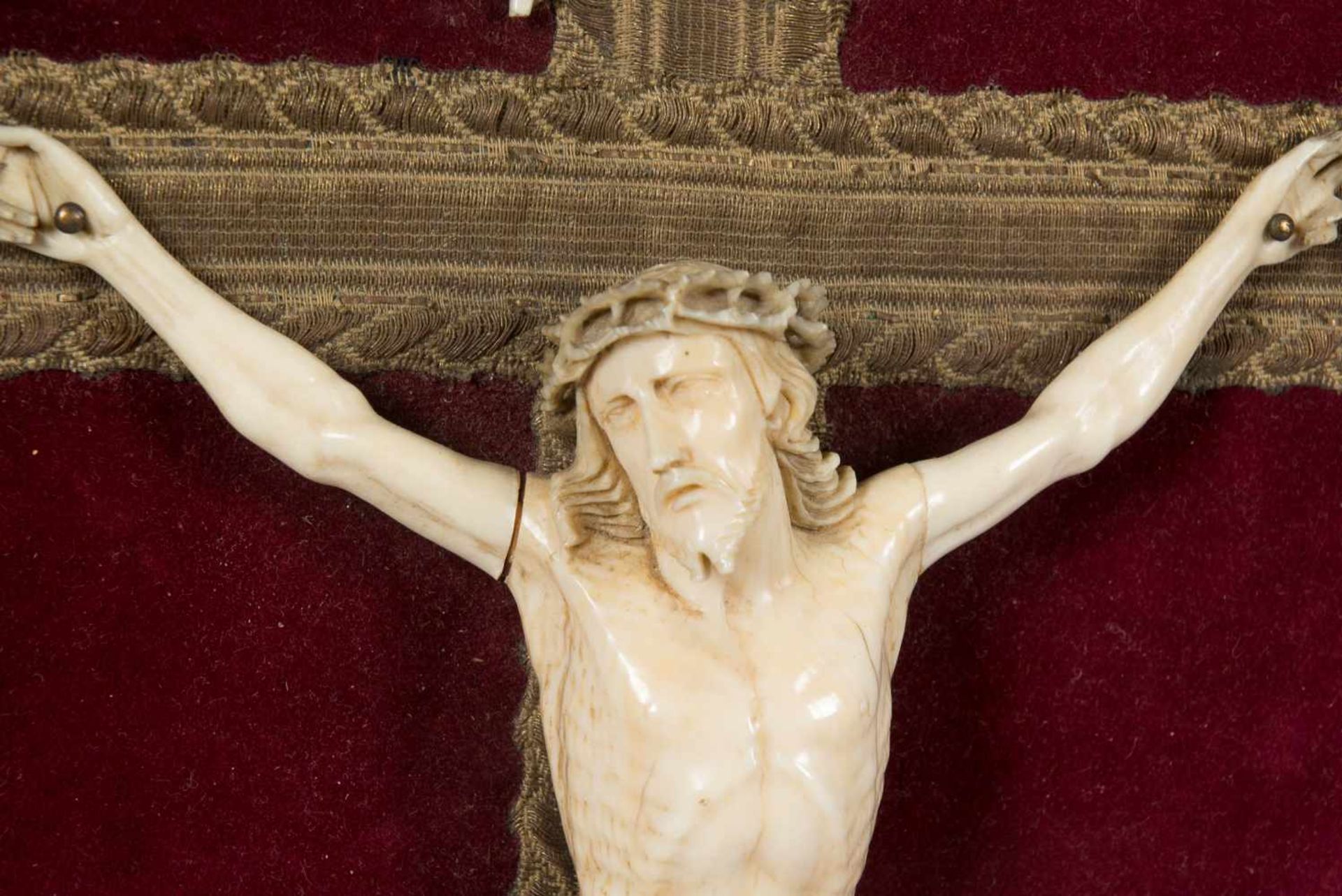 "Christ" sculpted ivory figure. 19th century.Height: 18 cm.- - -22.00 % buyer's premium on the - Bild 2 aus 3