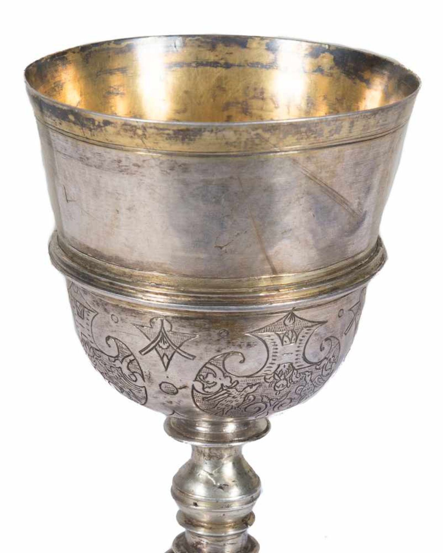 Embossed and chased silver chalice. Colonial. Mexico. 17th century.Vermeil interior. The cup is - Bild 2 aus 3