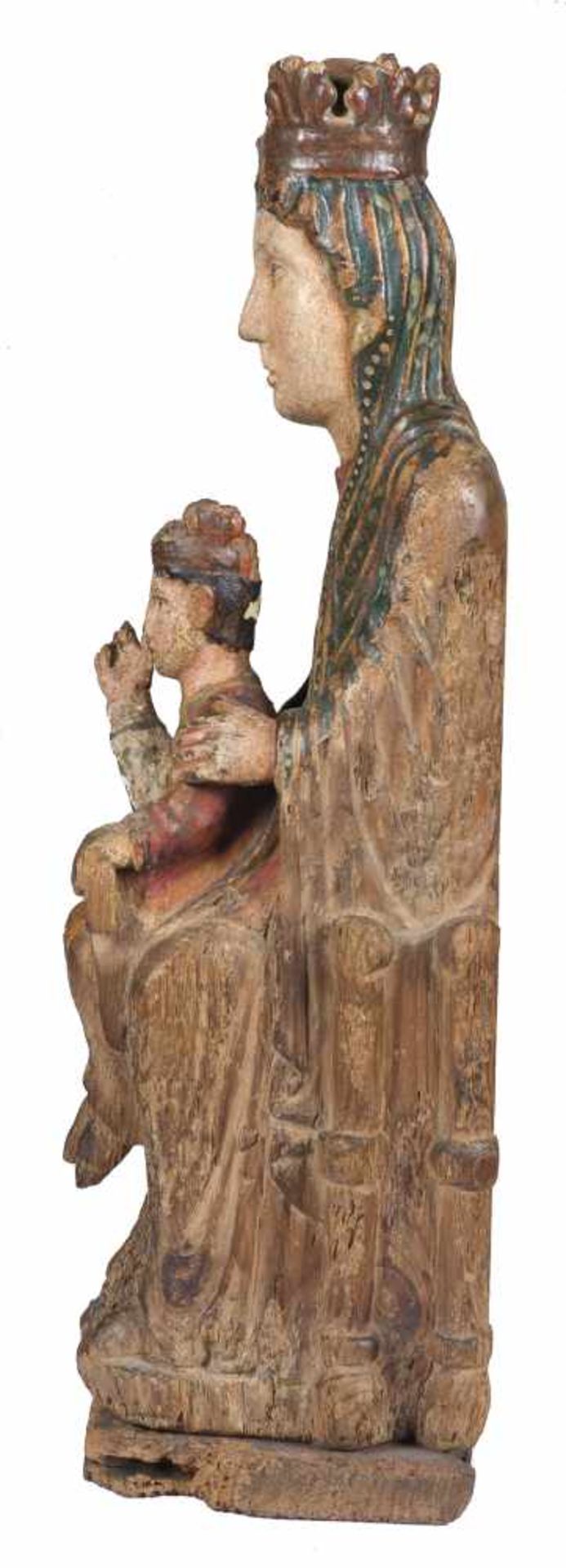 Seat of Wisdom (Sedes Sapientiae)". Carved and polychromed wooden sculpture. Catalan School. - Bild 5 aus 8