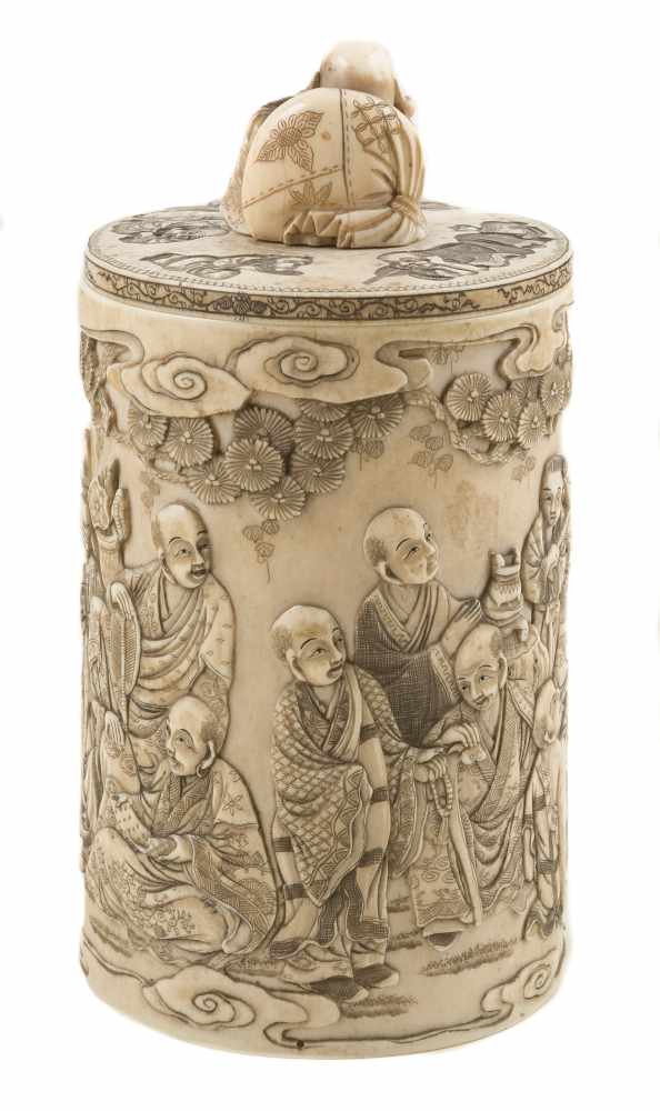 Sculpted ivory jar. Japan. Late 19th century.Decorated with Arhats under clouds and pine trees. - Image 4 of 7