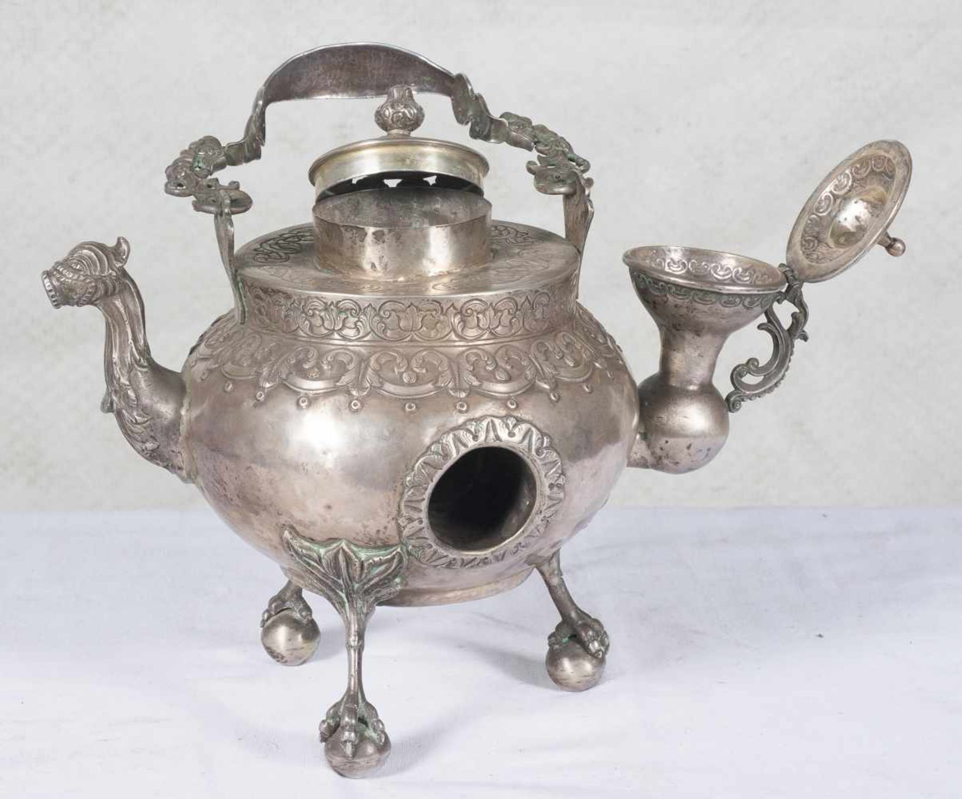 "Pava or Pavo Hornillo" (mate kettle). Hammered silver figure, cast, embossed and chased. Upper - Bild 4 aus 4