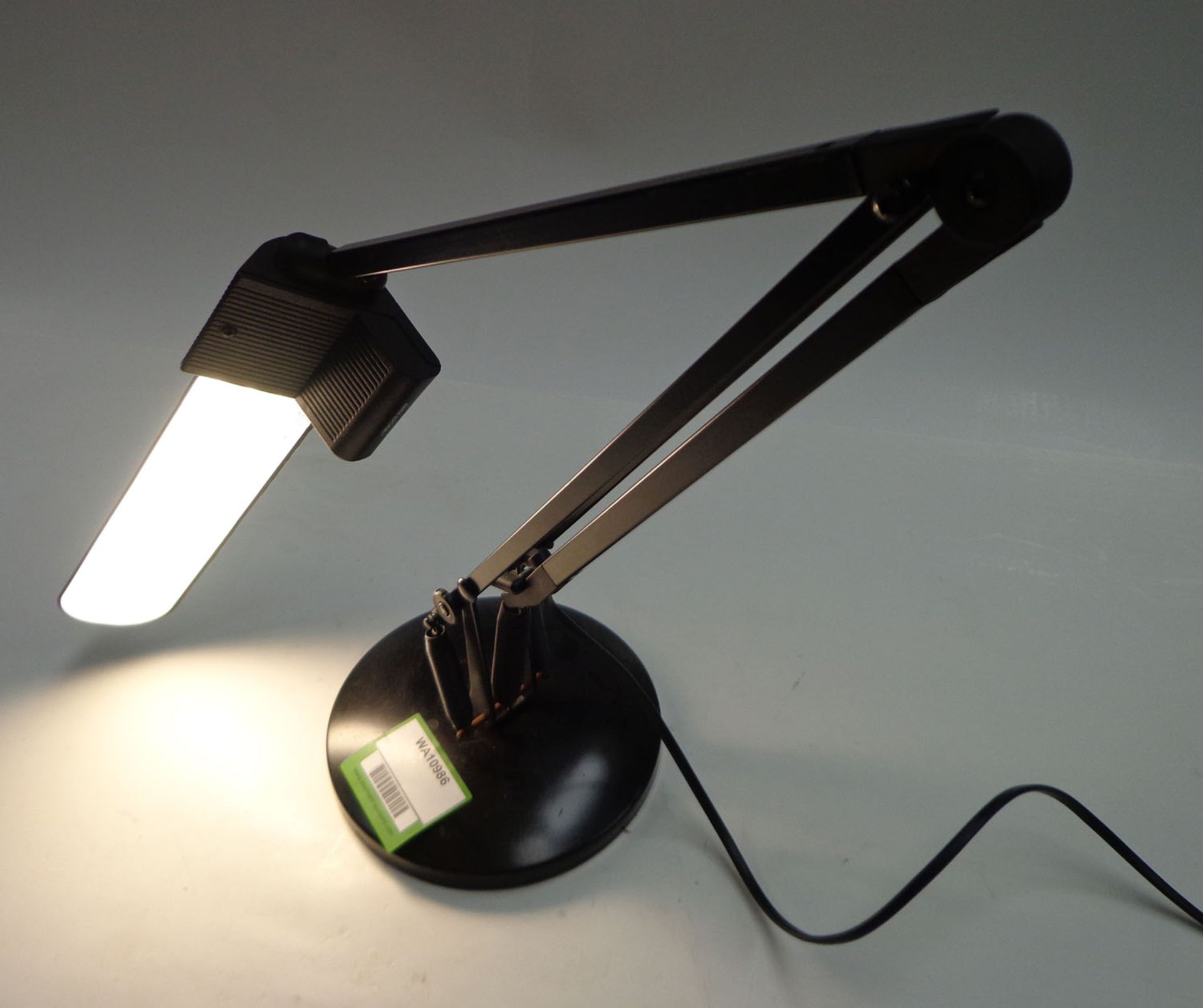 Desk top lamp. - Image 2 of 3