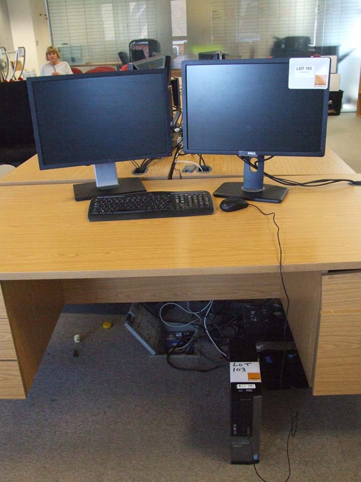 DELL Optiplex 9020 Computer 9Q7CZ42 with 2 DELL 22" Monitors