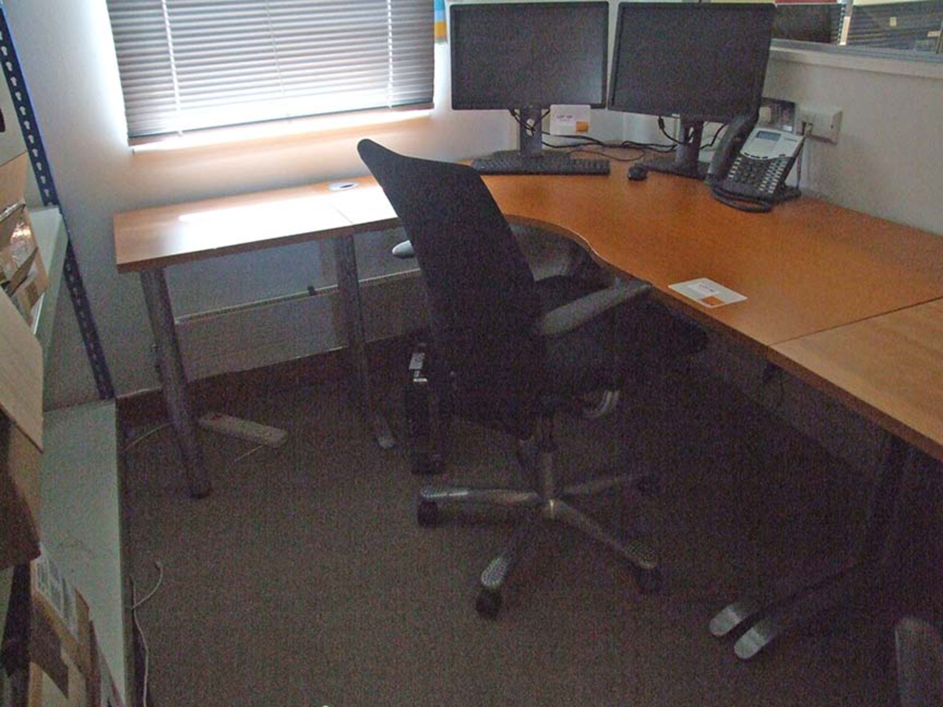 Desk 1600 wide with operators chair