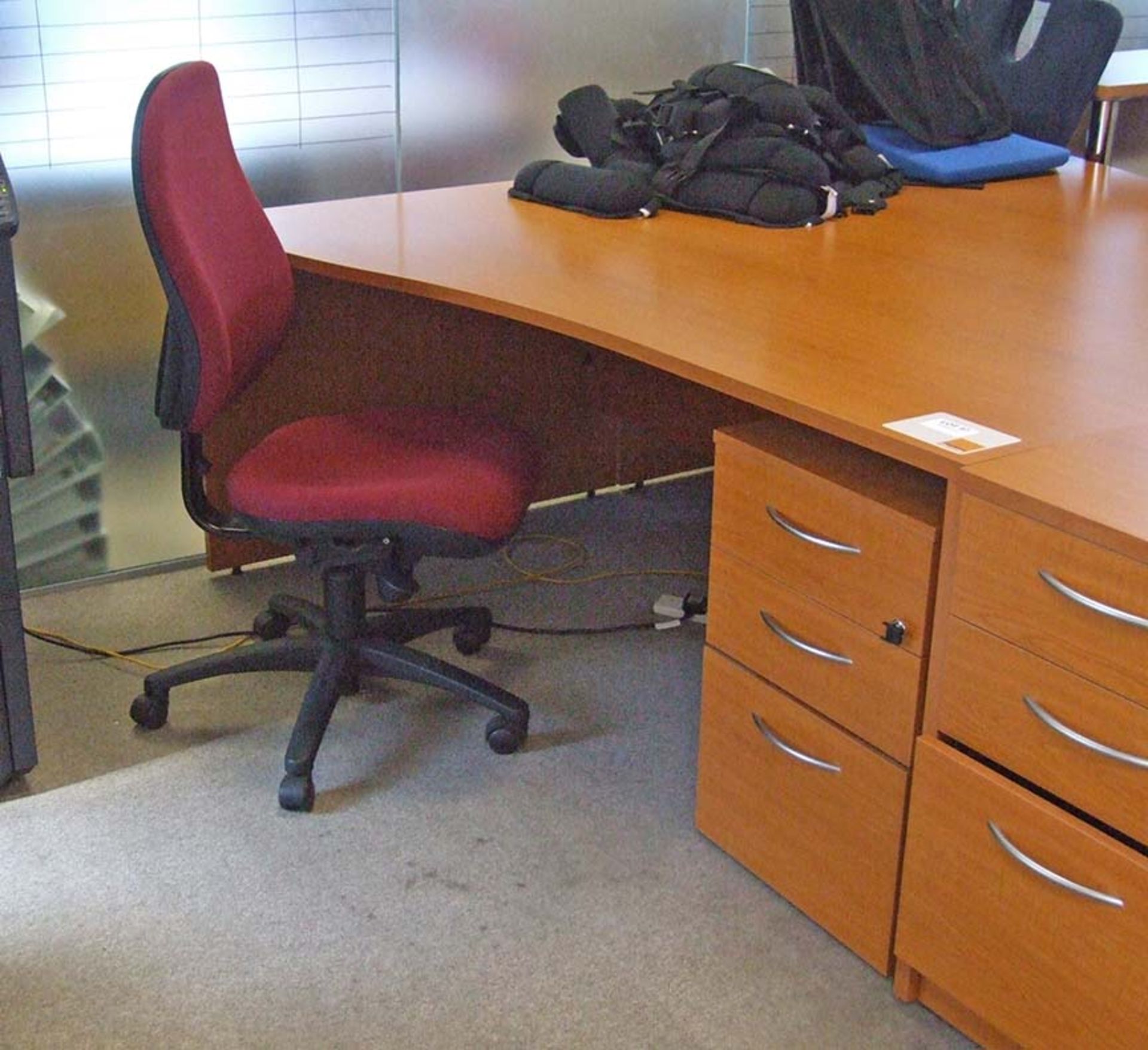 Desk with 3 drawer underdesk pedestal 1800 x 1000