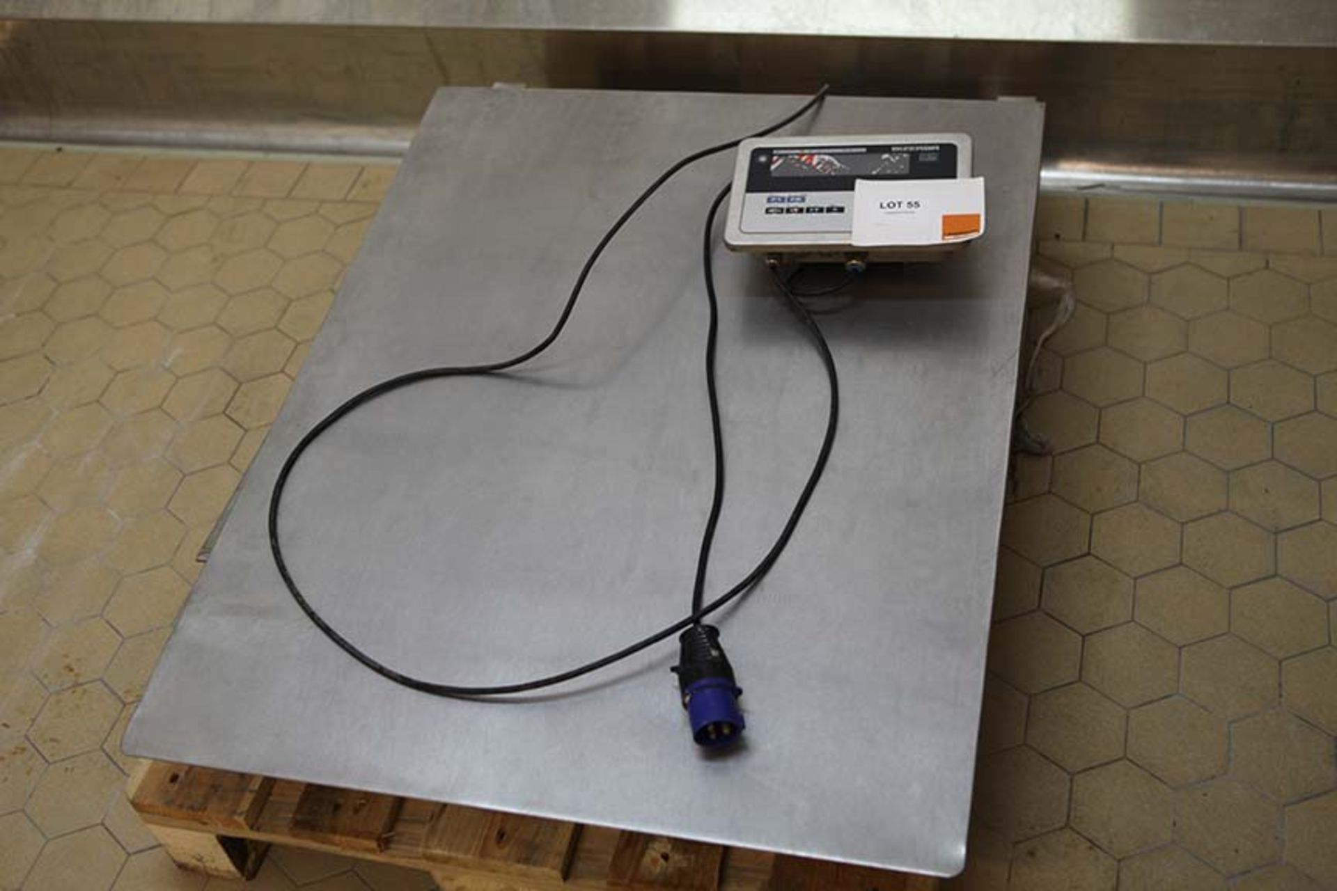 BIZERBA Floor scale for tote bins