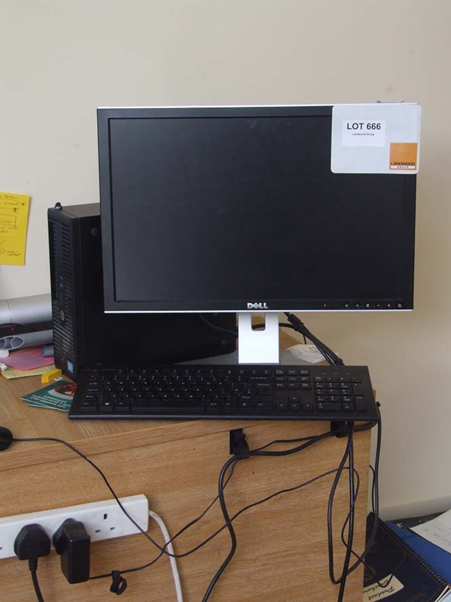 HP ProDesk computer with DELL 20" monitor