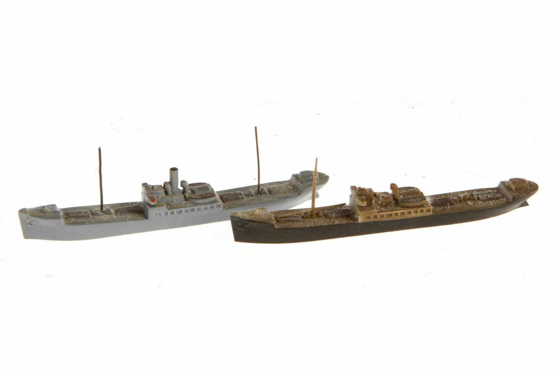 Konv. 2 Wiking Modellschiffe, Kunststoff: Trampdampfer und Frachtdampfer, Spielpuren, 1 Mast