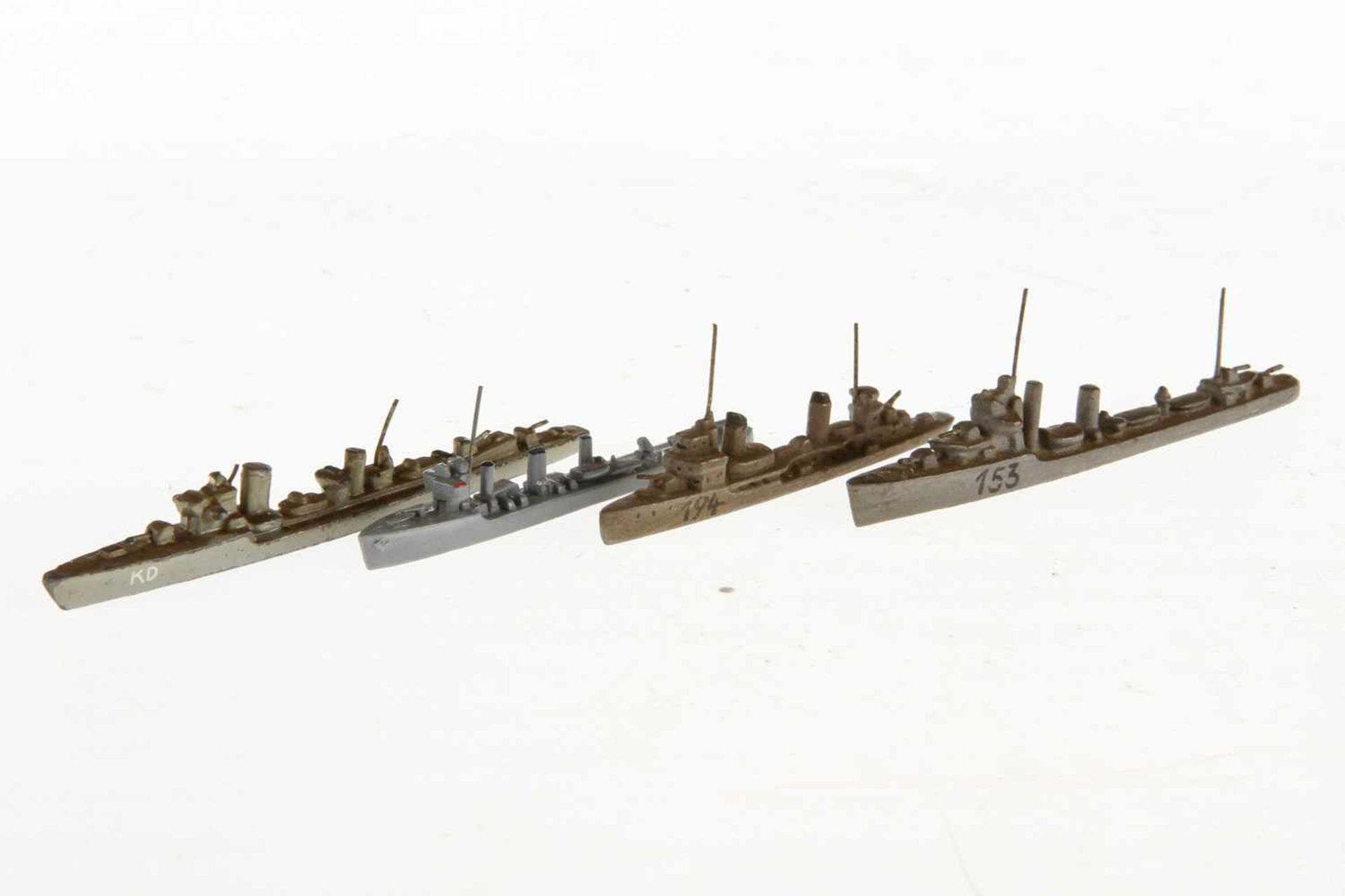 Konv. 4 Wiking Modellschiffe, Guss/Kunststoff: Zerstörer "V/W Kl. 153", Torpedoboot "Raubtier