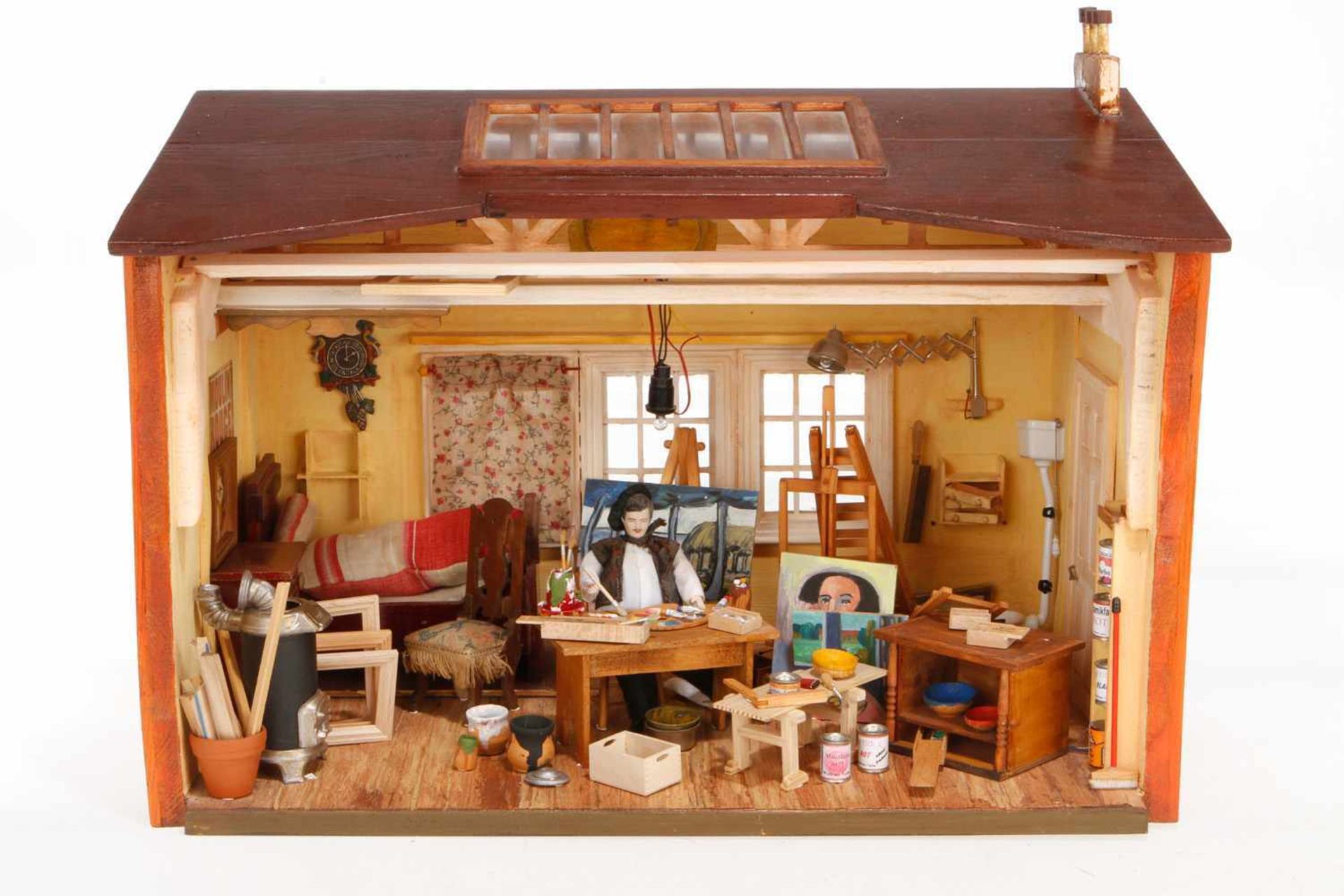 Maisonette mit Atelier, Holz, bemalt, elektr. beleuchtbar, 48,5 x 29,5 x 38, Alterungsspuren